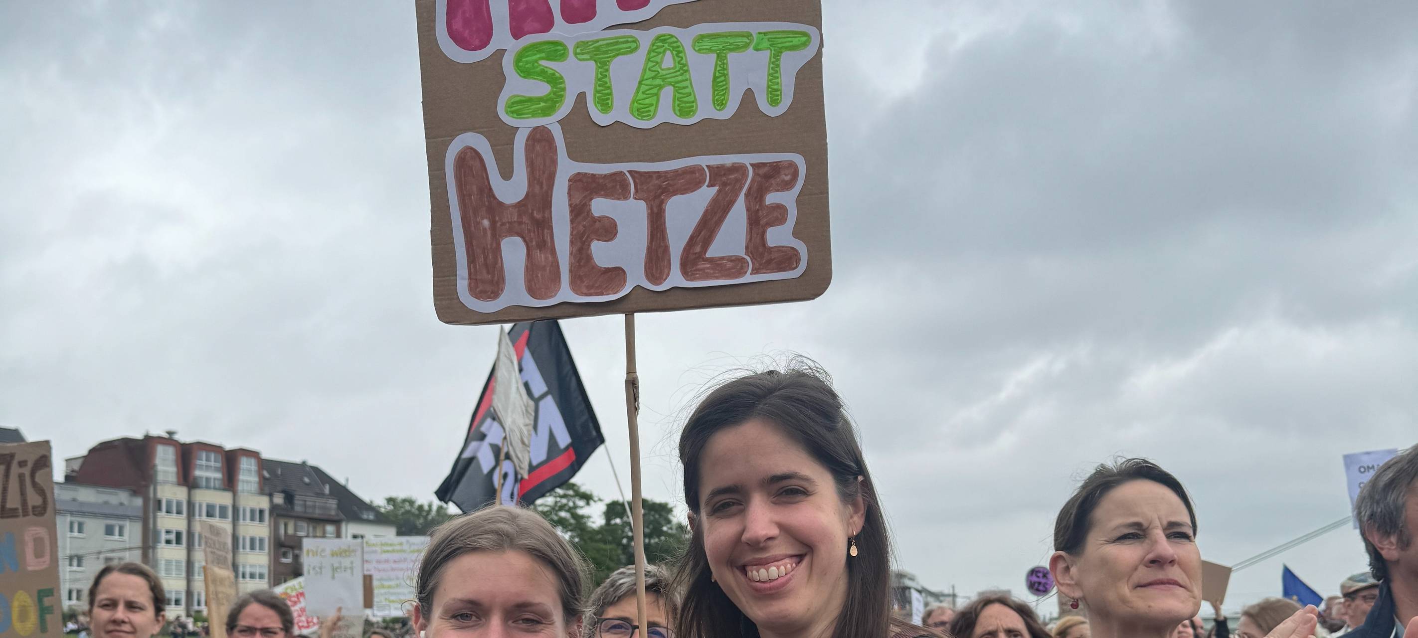 Tausende an der Deutzer Werft - Arsch huh gegen Rechtsextremismus