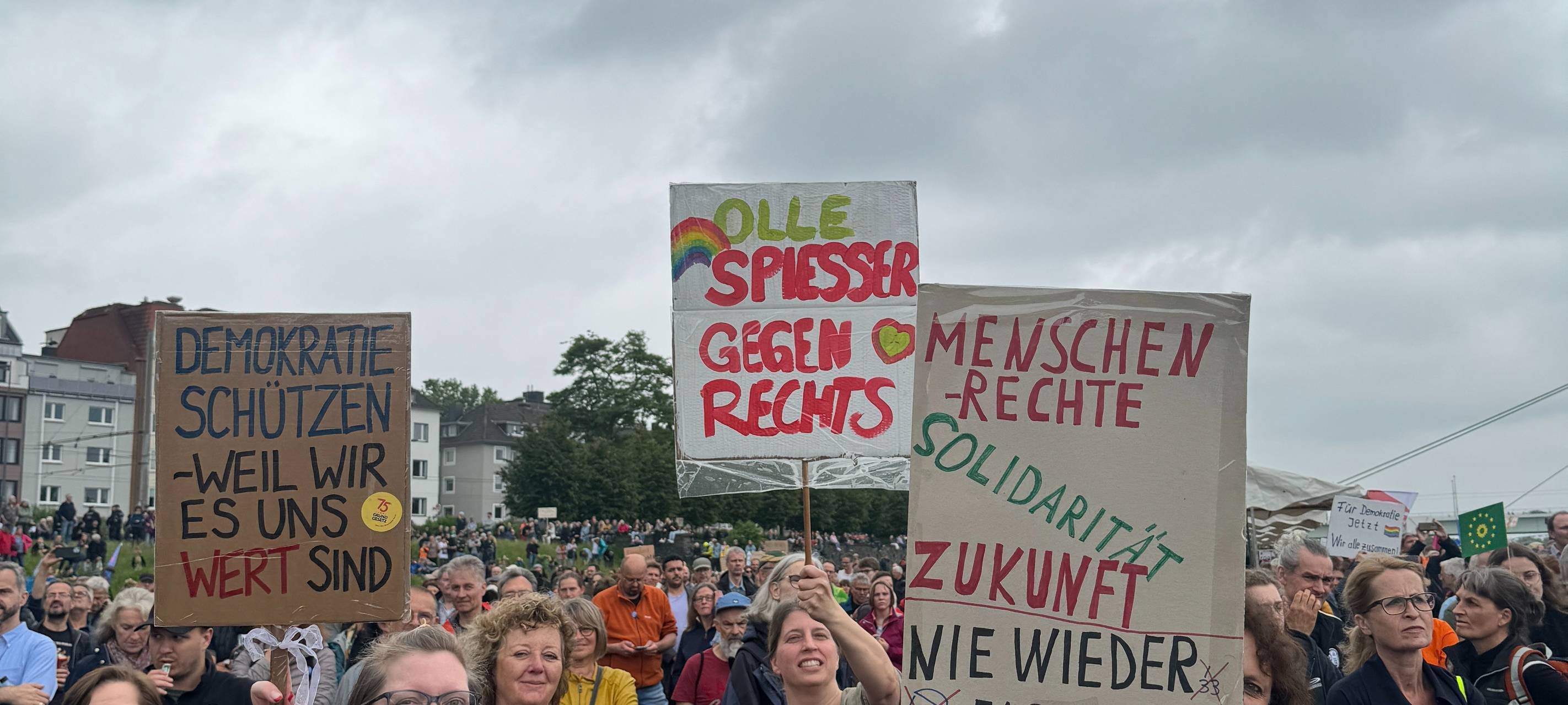 Tausende an der Deutzer Werft - Arsch huh gegen Rechtsextremismus