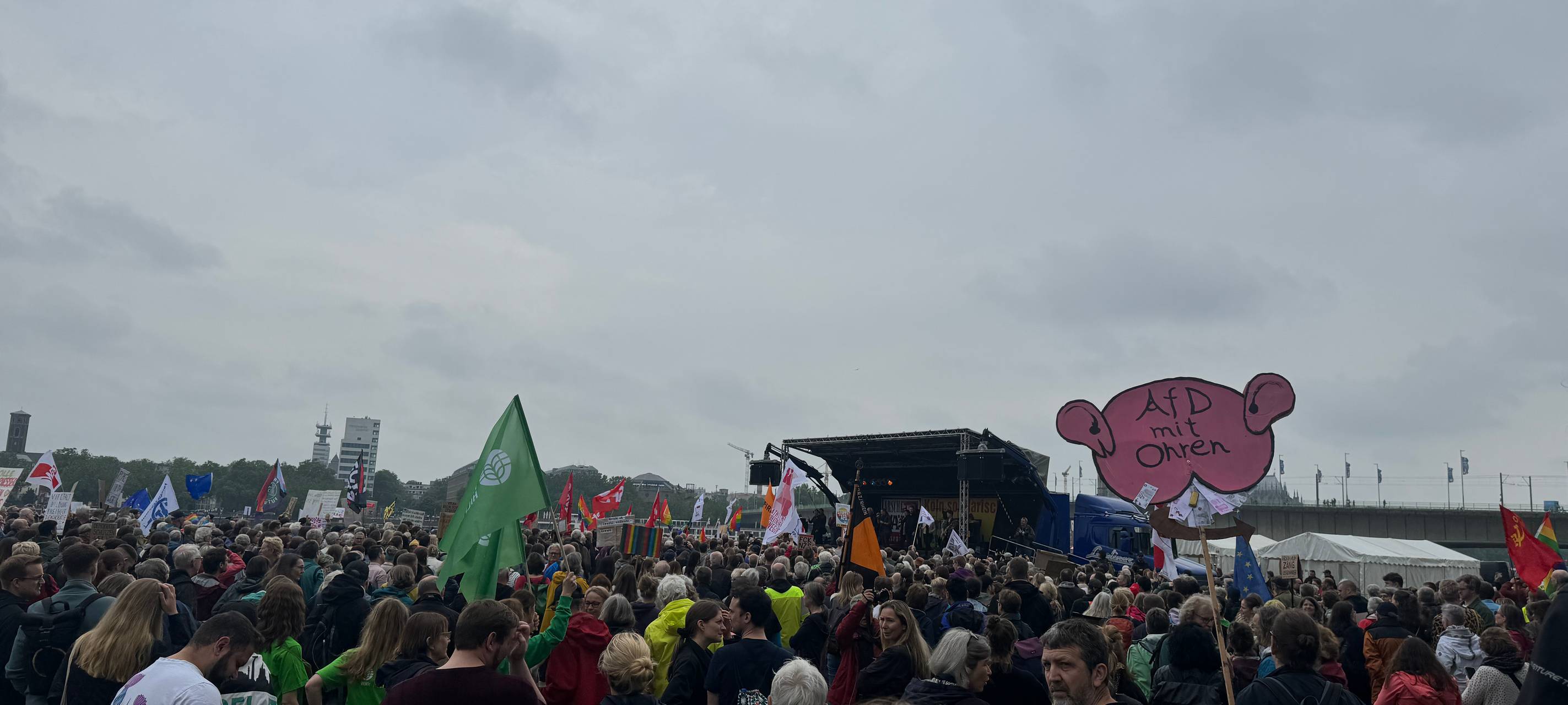 Tausende an der Deutzer Werft - Arsch huh gegen Rechtsextremismus