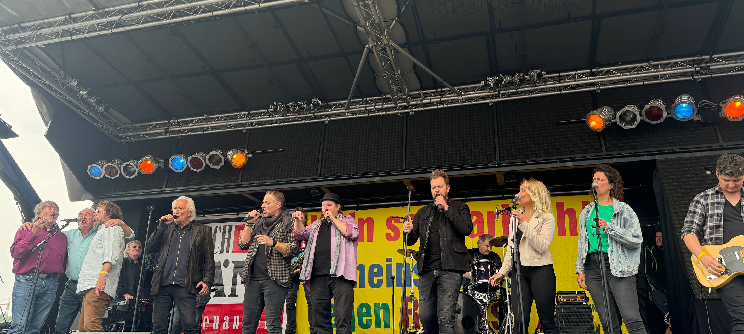 Tausende an der Deutzer Werft - Arsch huh gegen Rechtsextremismus