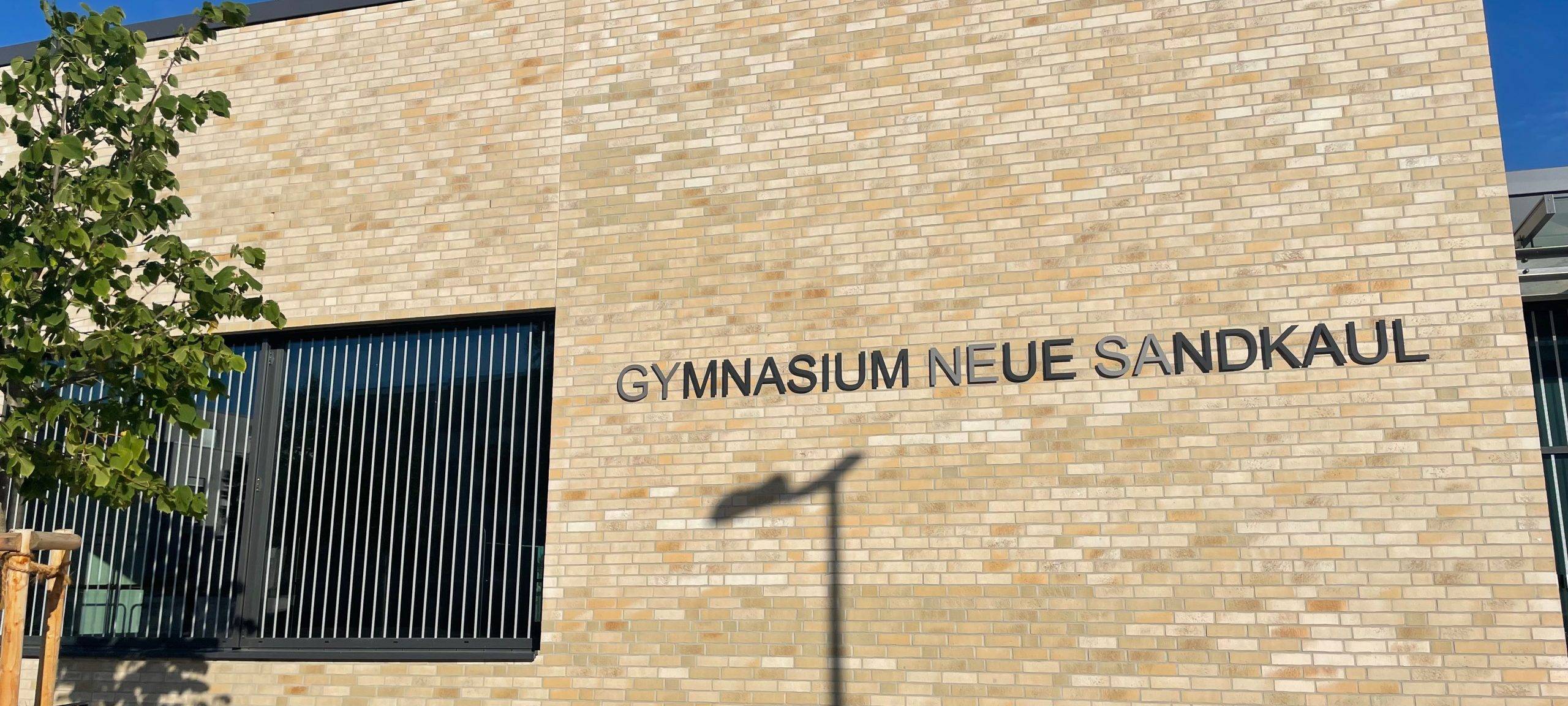 Demo gegen AfD-Kreisparteitag an Kölner Gymnasium
