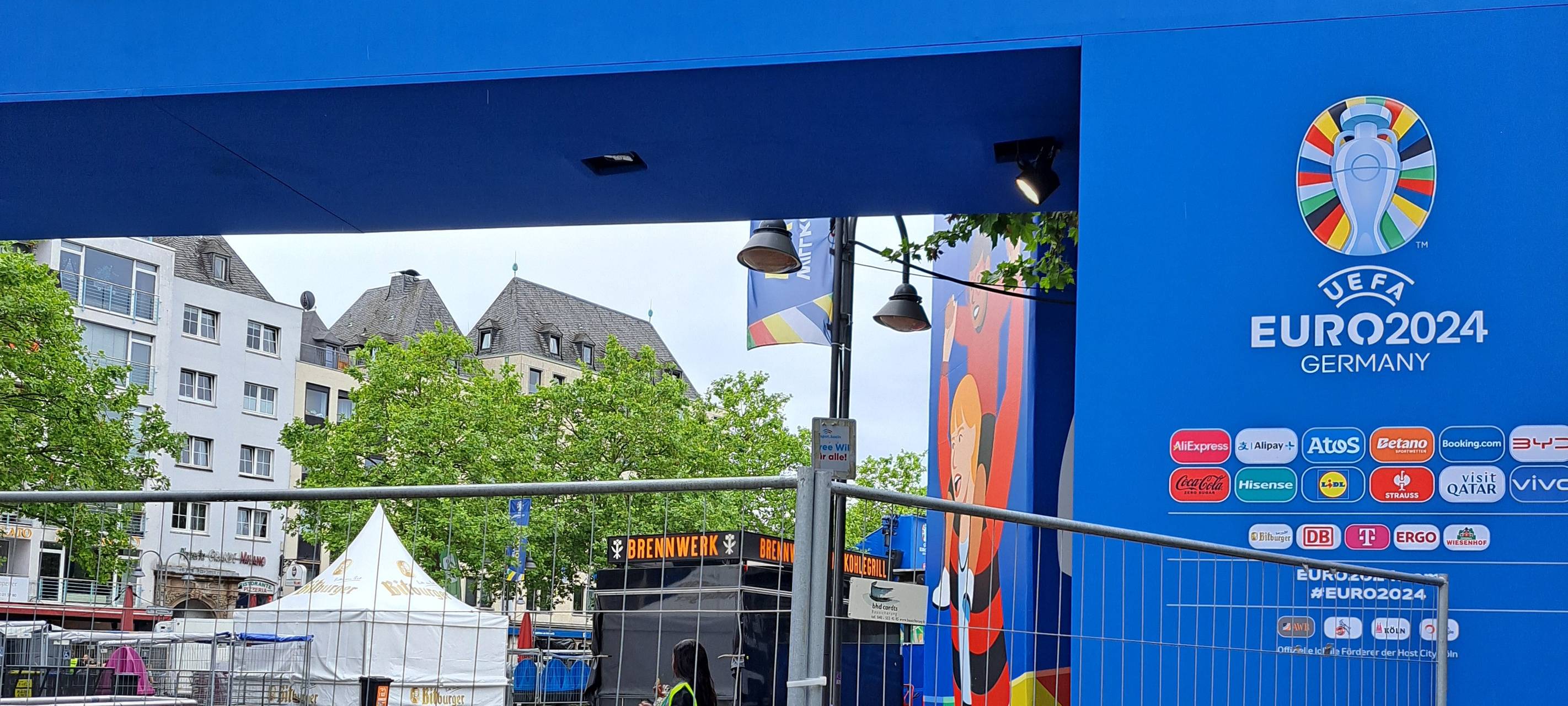 Fan Zones am Tanzbrunnen und Rheinufer schließen