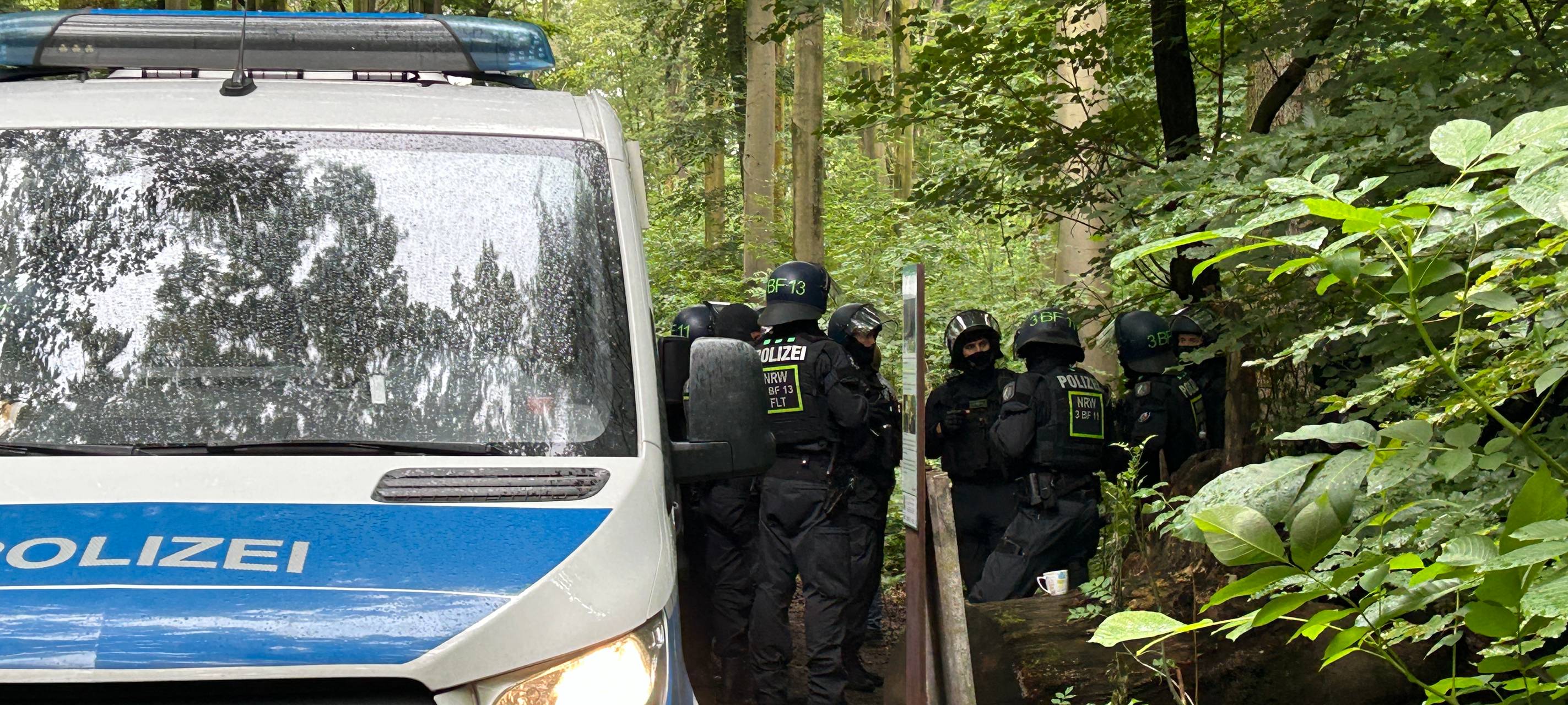 16 Tonnen Material nach Räumung im Gremberger Wäldchen