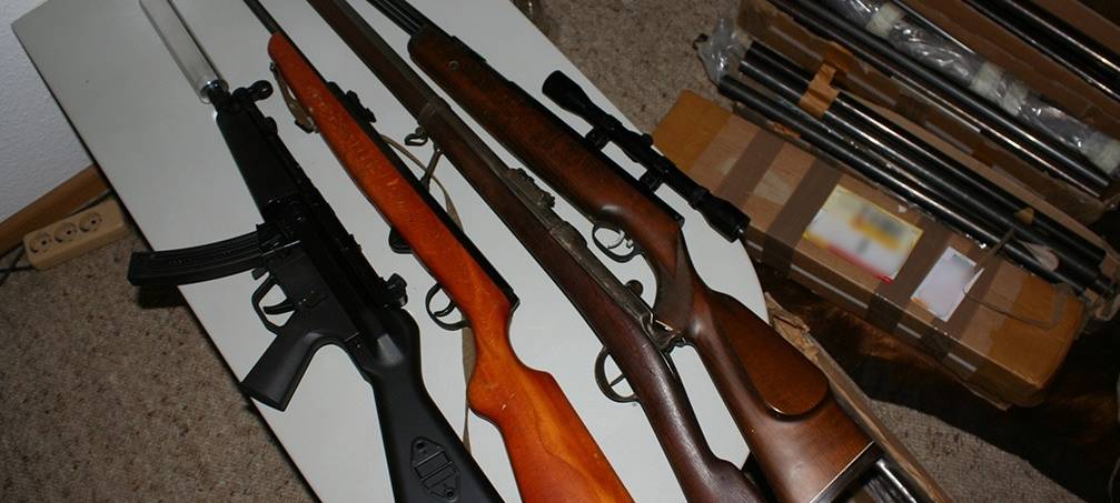 Polizei findet Waffenarsenal in Weiß