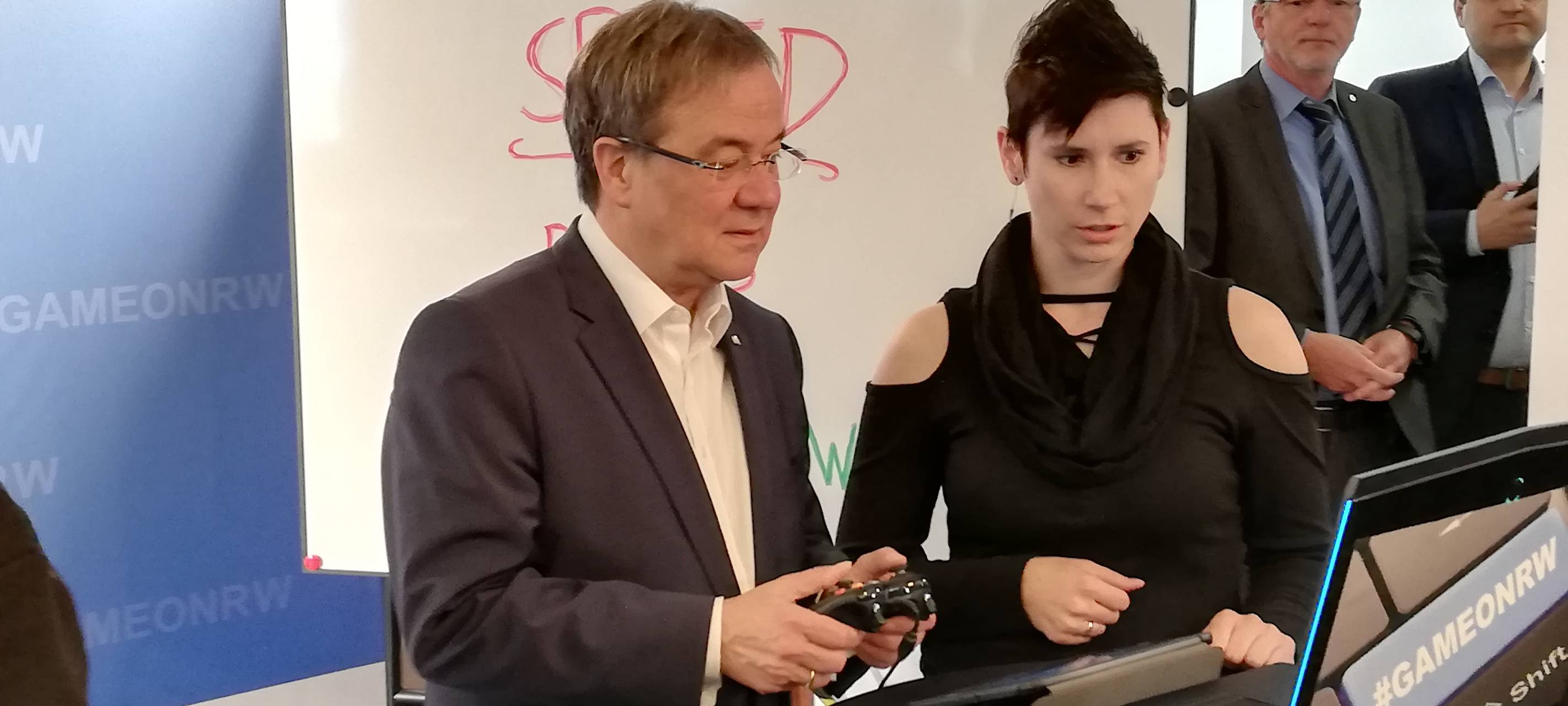 Ministerpräsident Laschet trifft Gamer