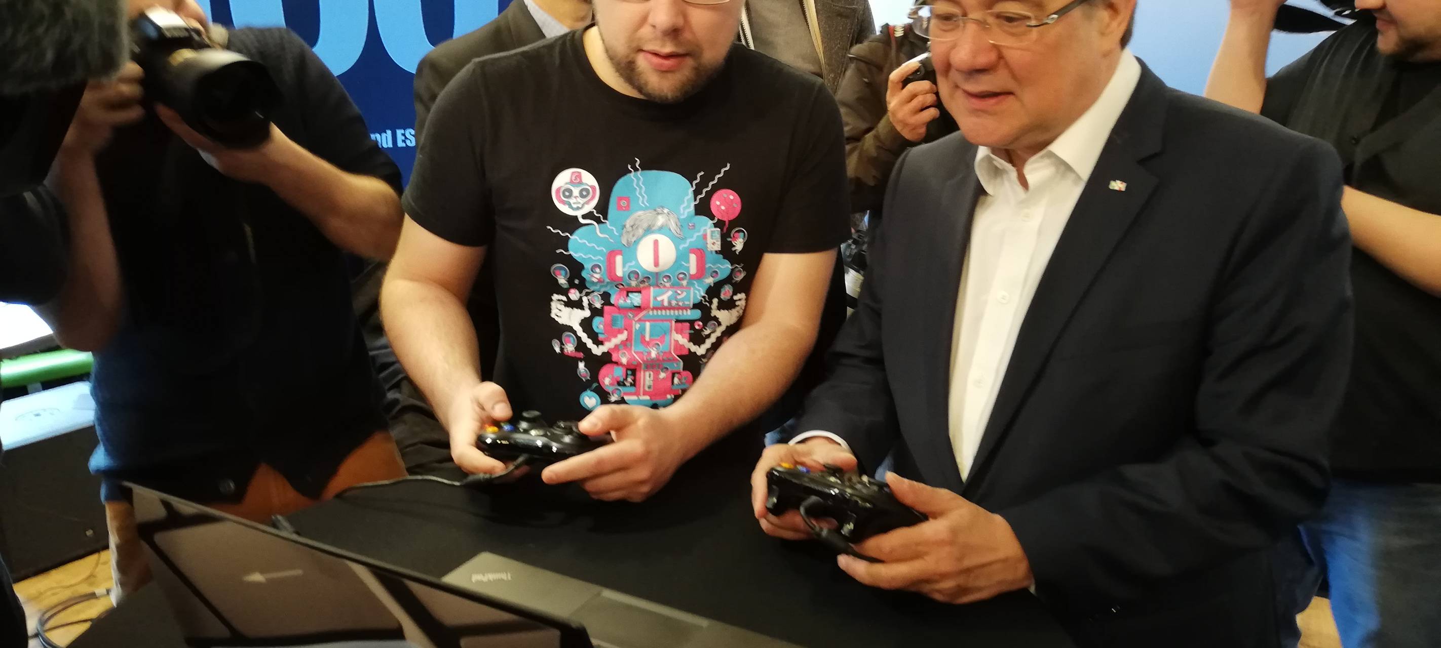 Ministerpräsident Laschet trifft Gamer