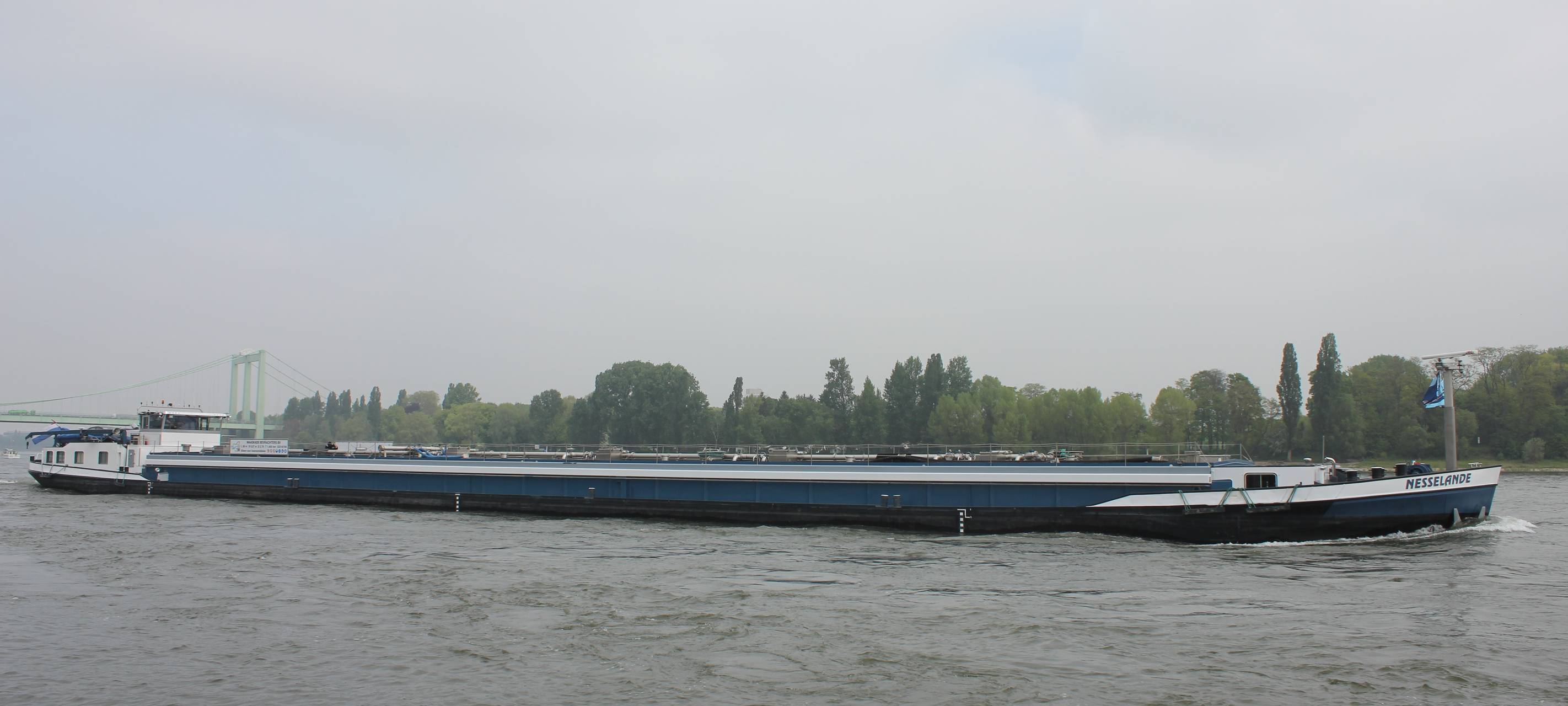 Schiff festgefahren: Wasserschutzpolizei befreit Containerschiff