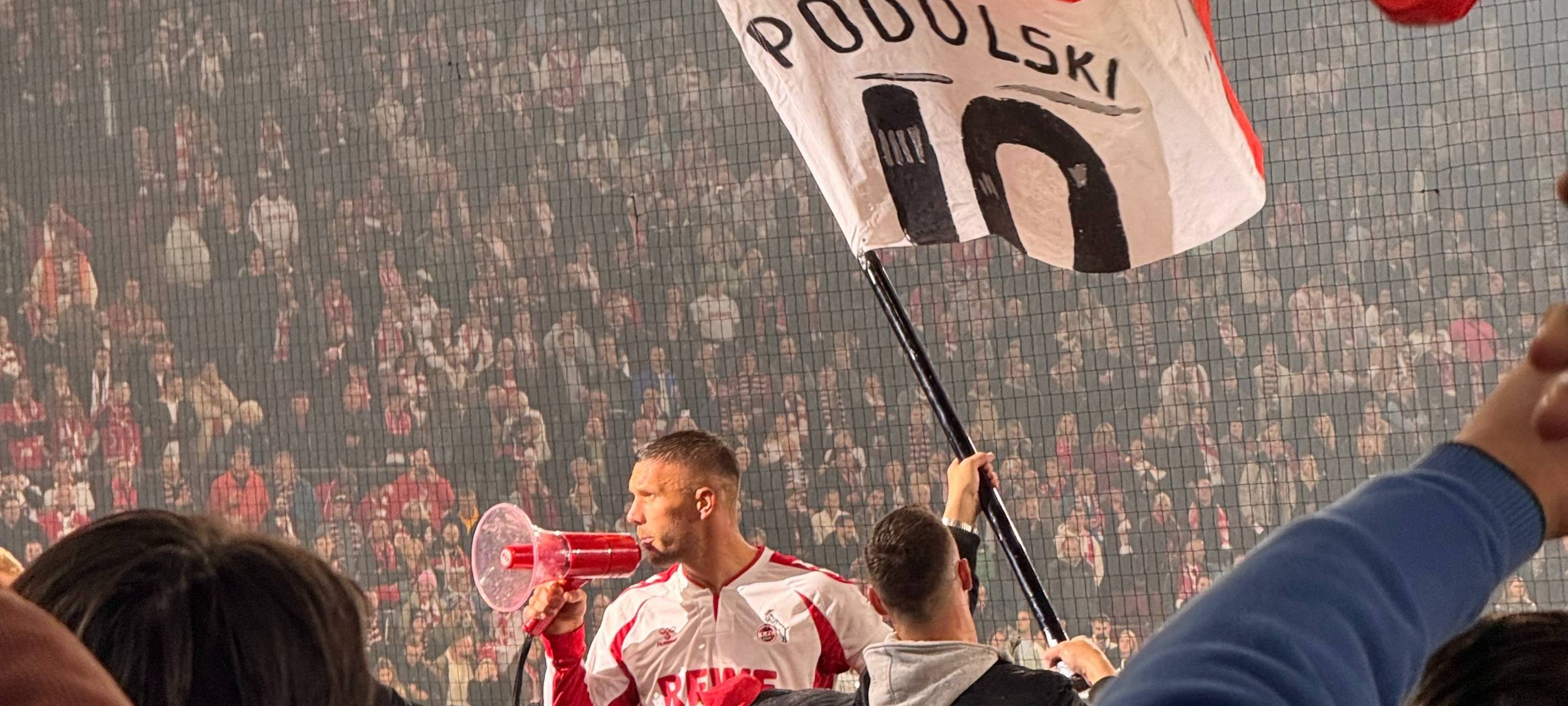 Pyrotechnik: Poldi bekommt Knöllchen von der Stadt Köln