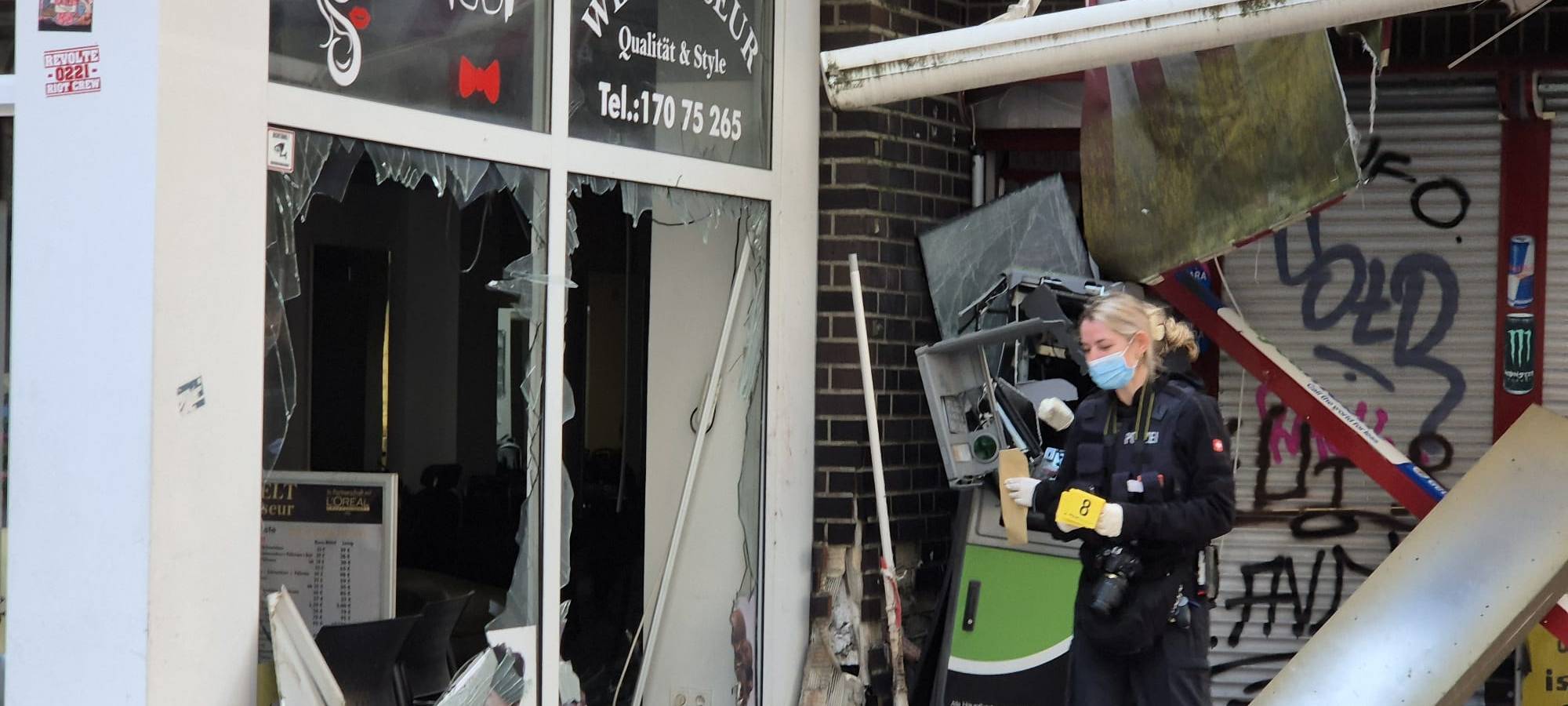 Lauter Knall mitten in Mülheim - Geldautomat gesprengt