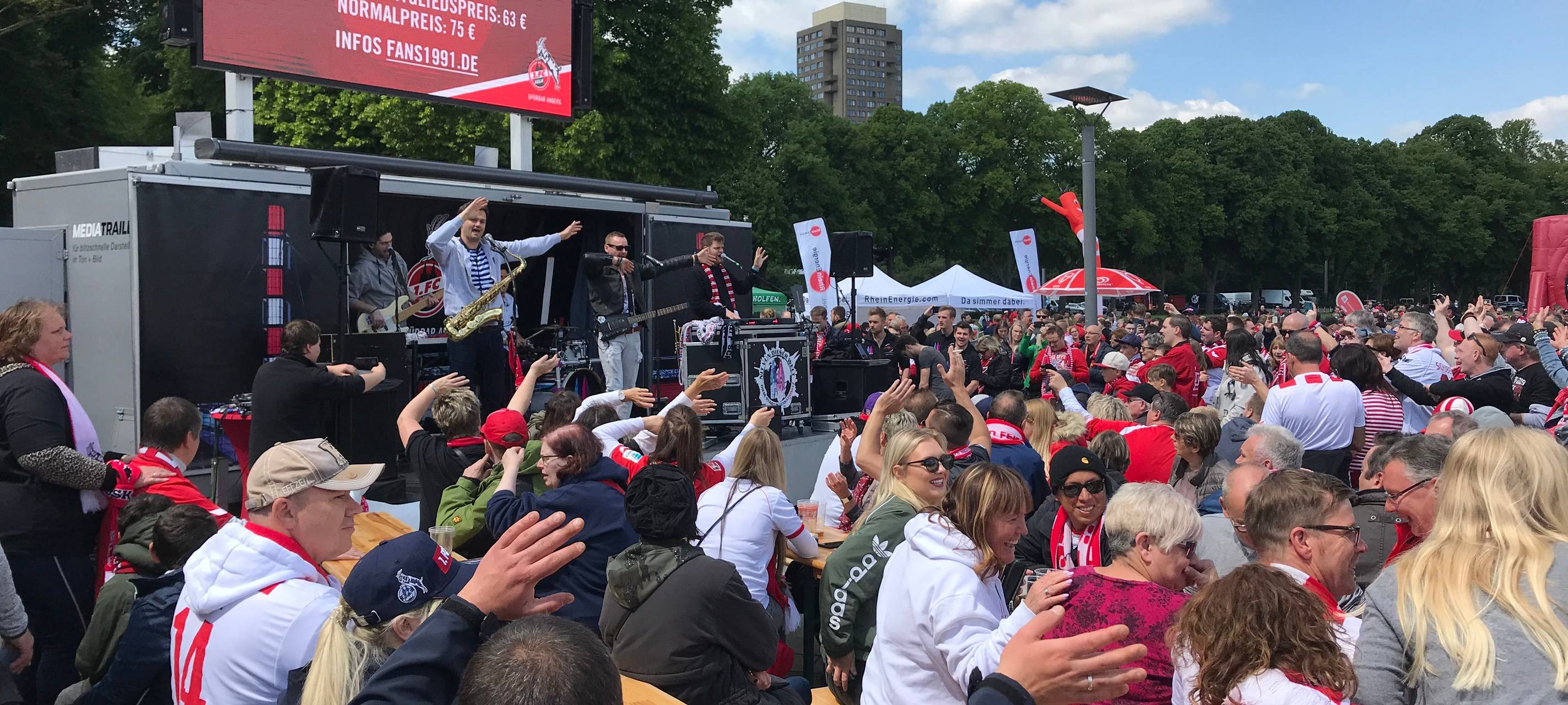 1. FC Köln feiert Zweitliga-Meisterschaft