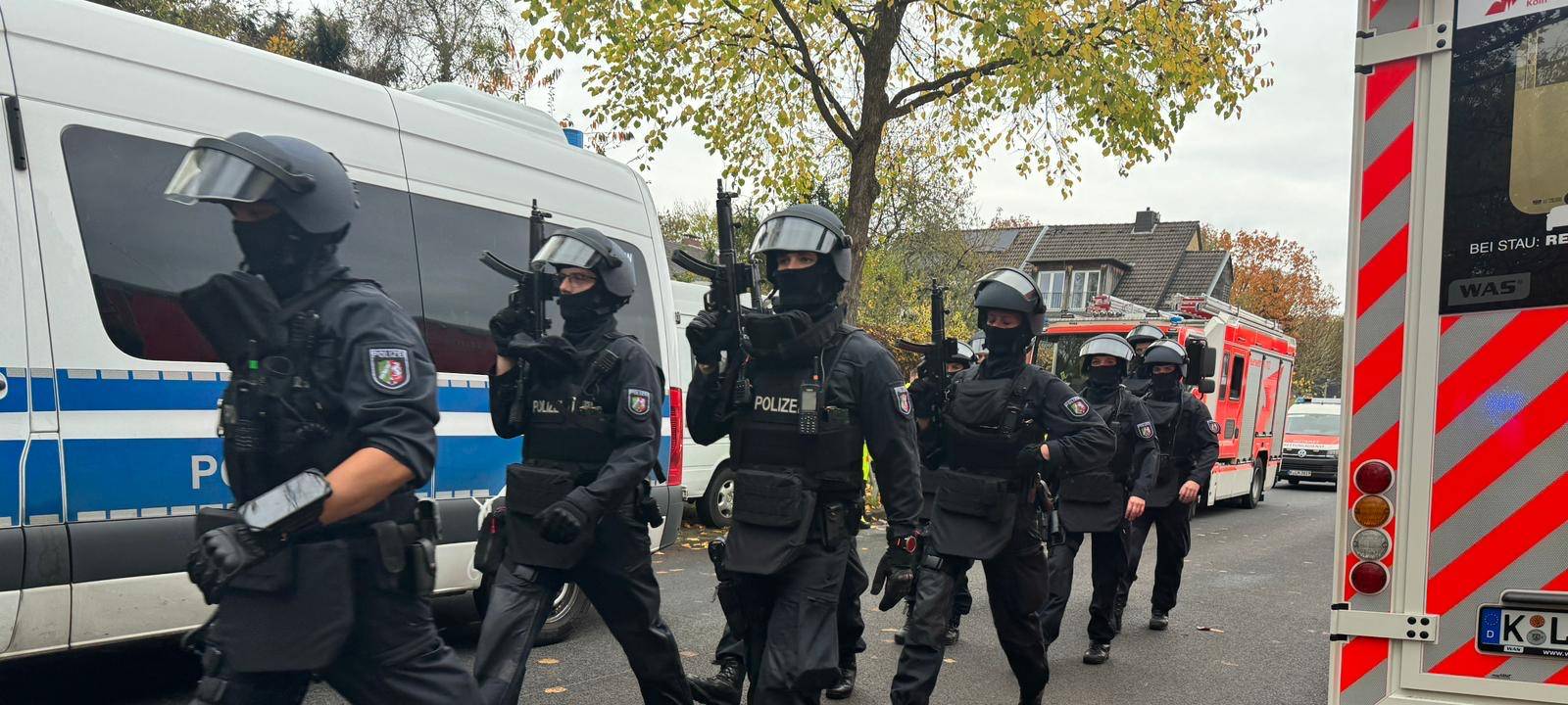 Mann verschanzt sich in seiner Wohnung