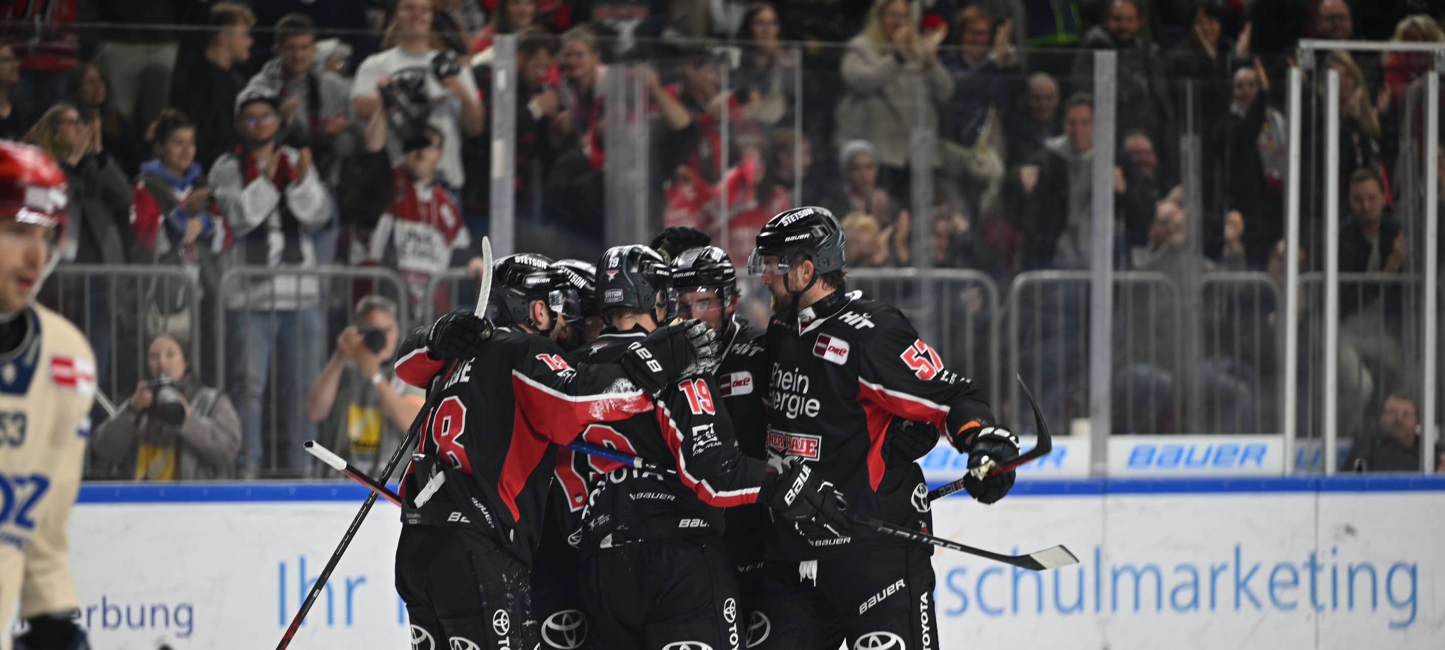 Kölner Haie gewinnen gegen Nürnberg