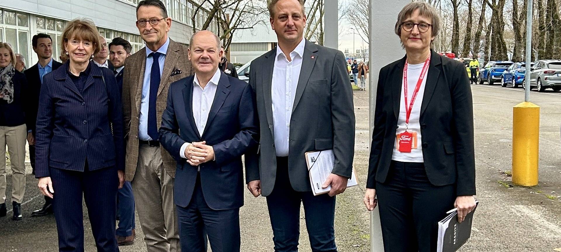 Kanzler Scholz sagt Ford-Beschäftigten Unterstützung zu