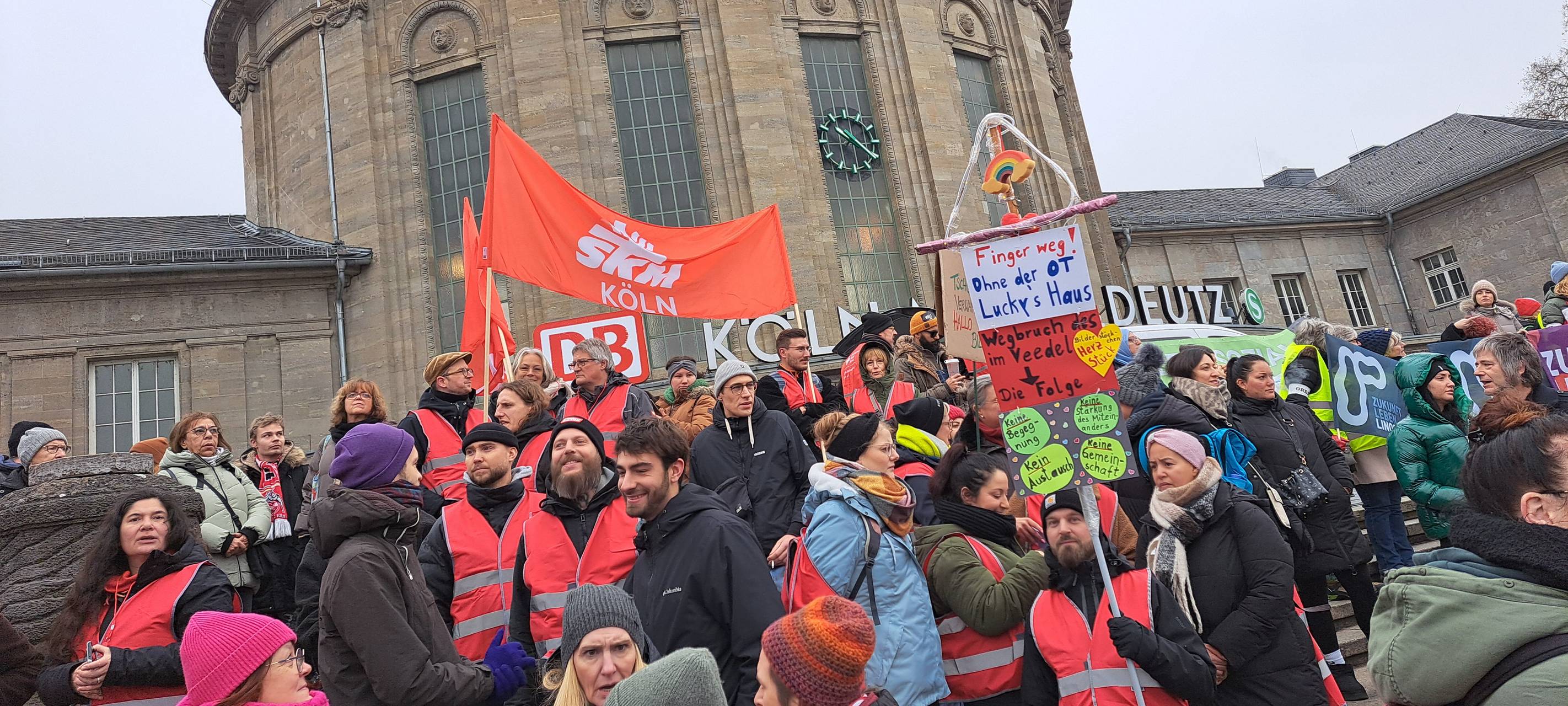 Bis zu 10.000 Menschen bei Großdemo gegen Sozialkürzungen