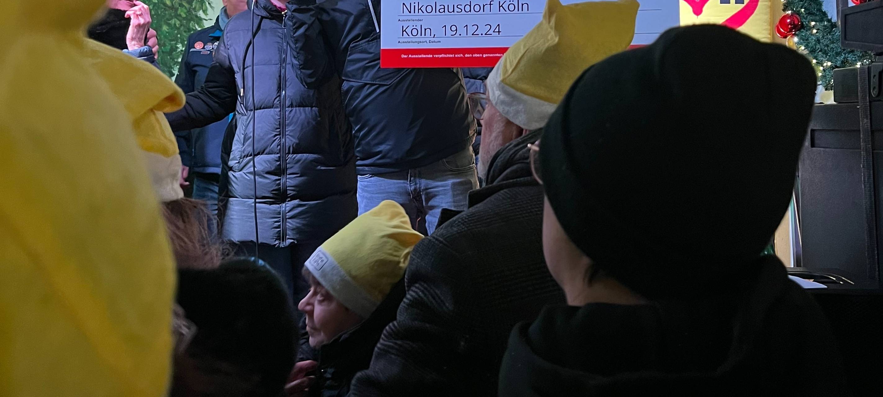 2.222 Euro für Lichtblicke beim Weihnachtslieder-Singen