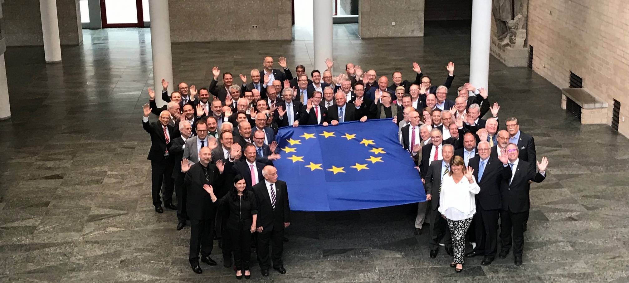 Pulse-Of Europe diskutiert bei Kundgebung über Europawahlergebnisse