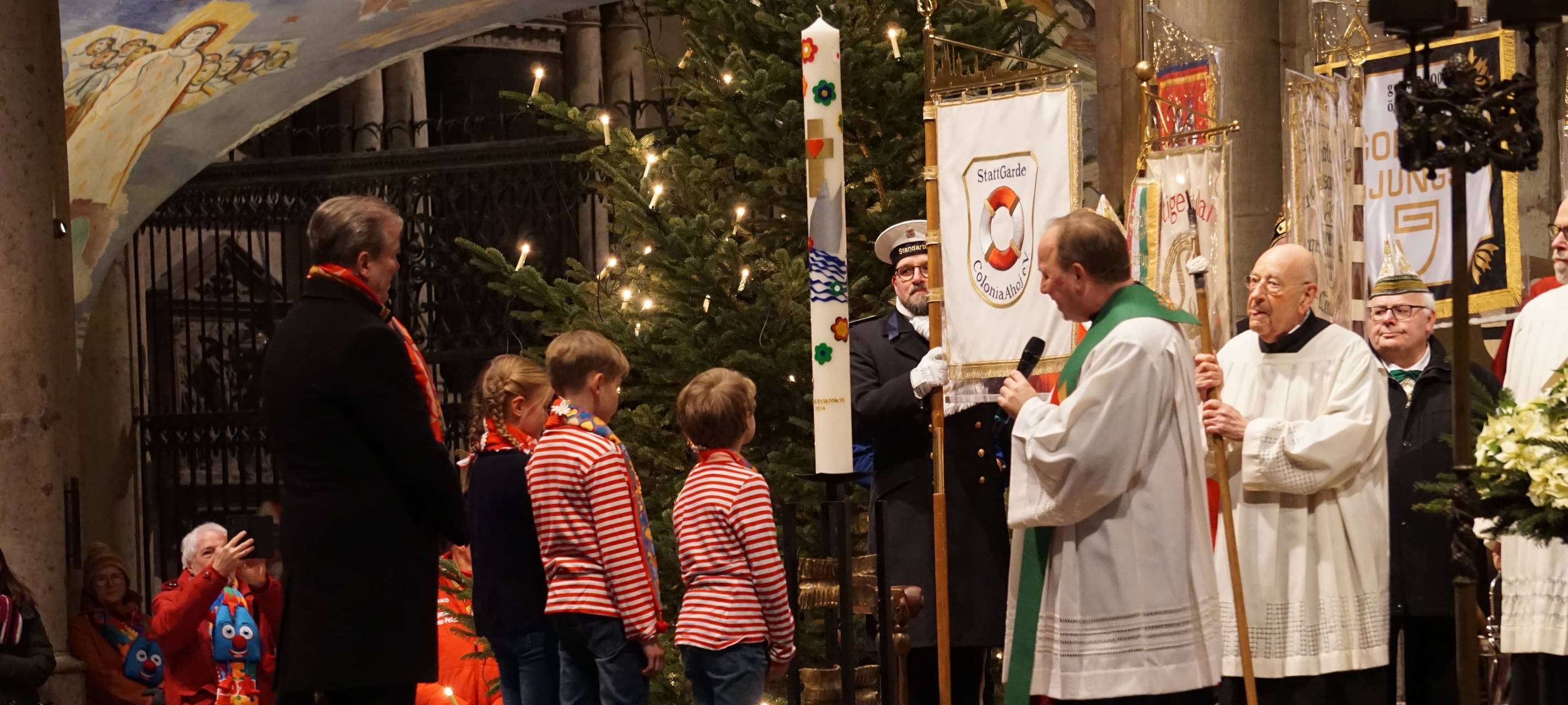 Karnevalisten erobern den Dom