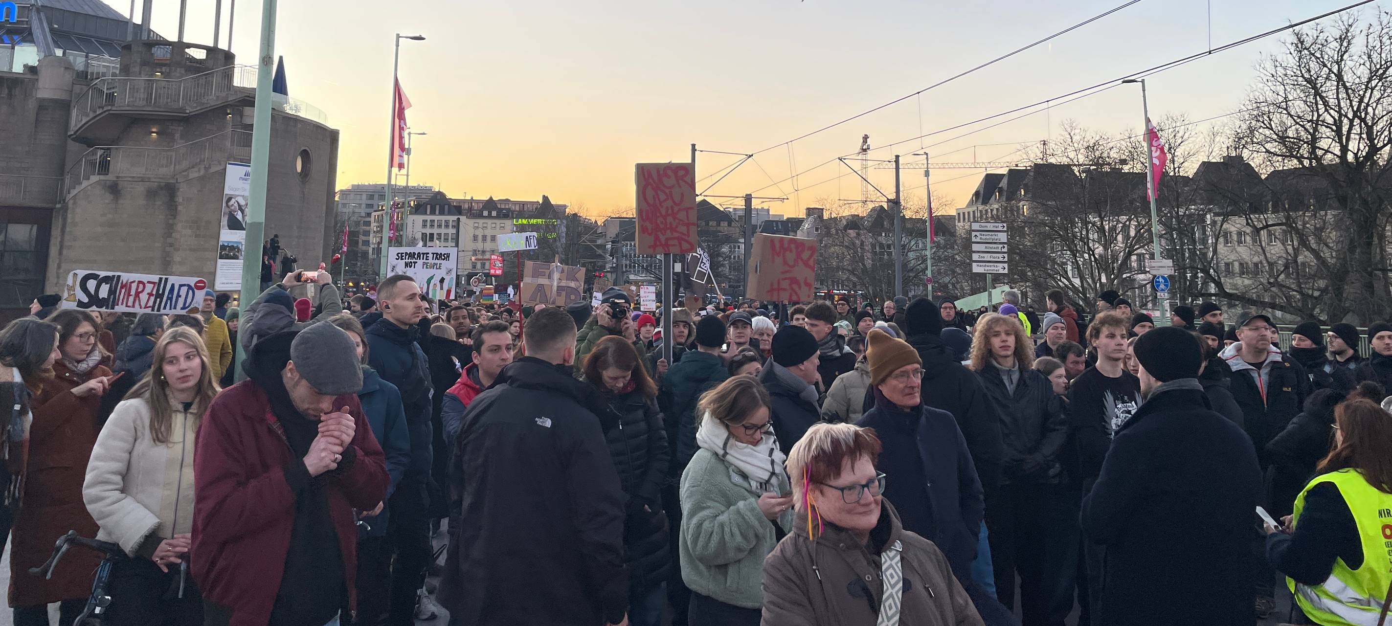 Demo für die Demokratie zieht durch die Altstadt