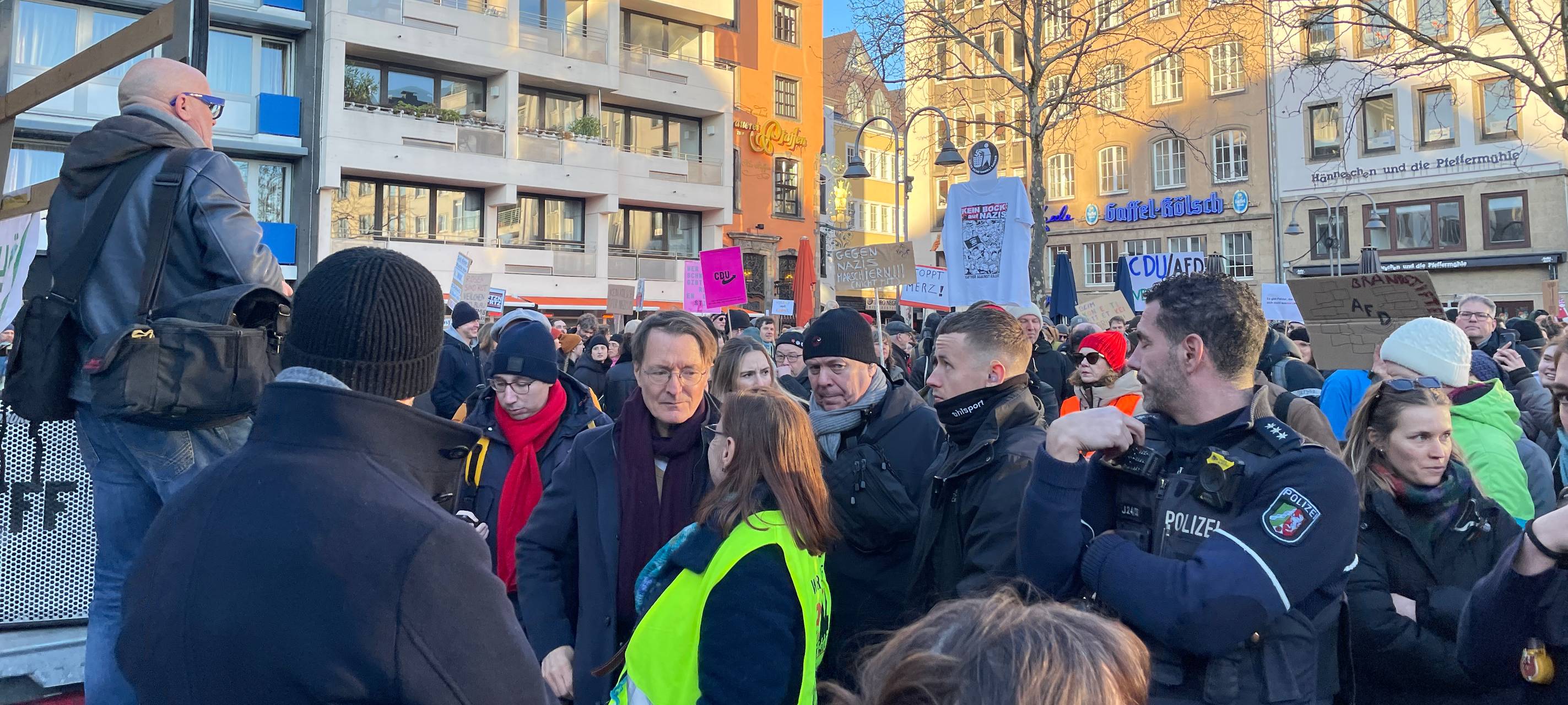 Demo für die Demokratie zieht durch die Altstadt