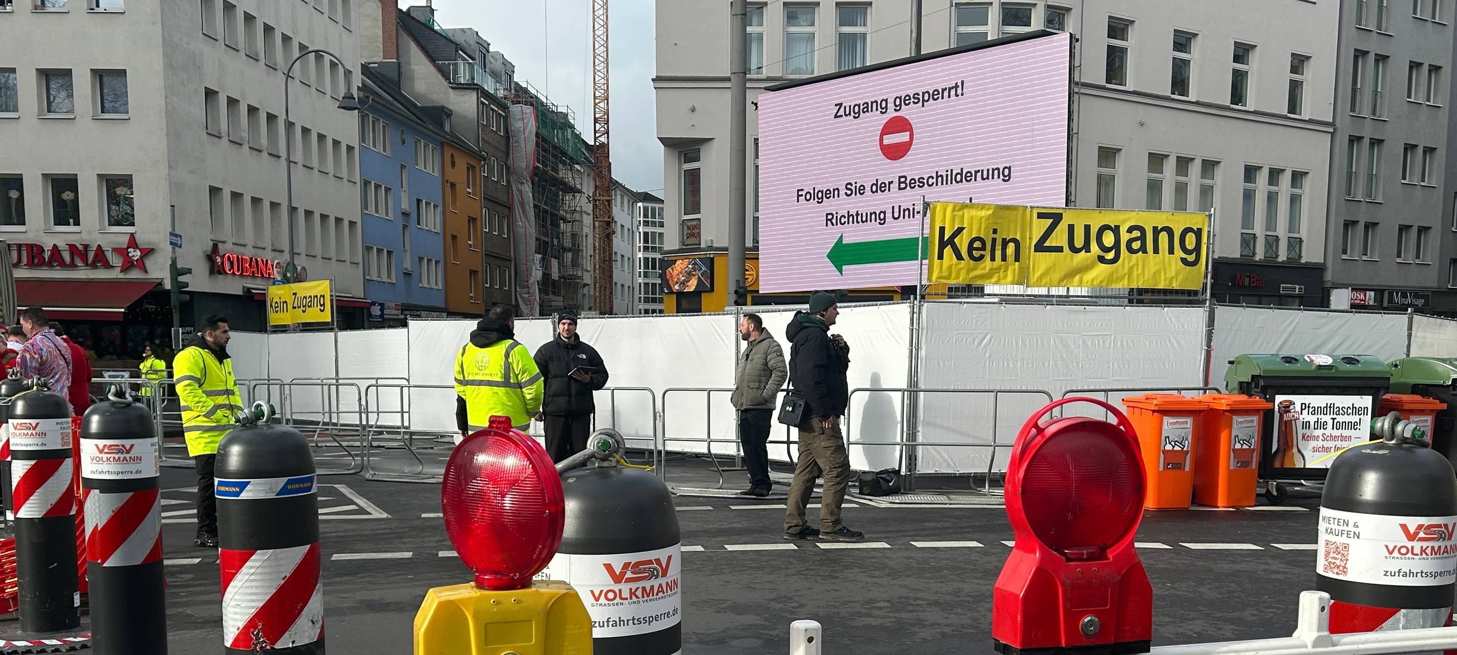 Offenbar weitgehend friedlicher Start in den Straßenkarneval