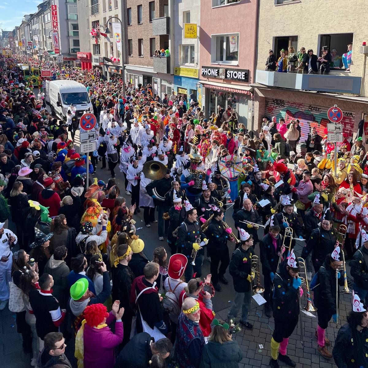 Rosenmontagszug-Verantwortliche ziehen positive Bilanz - Radio Köln