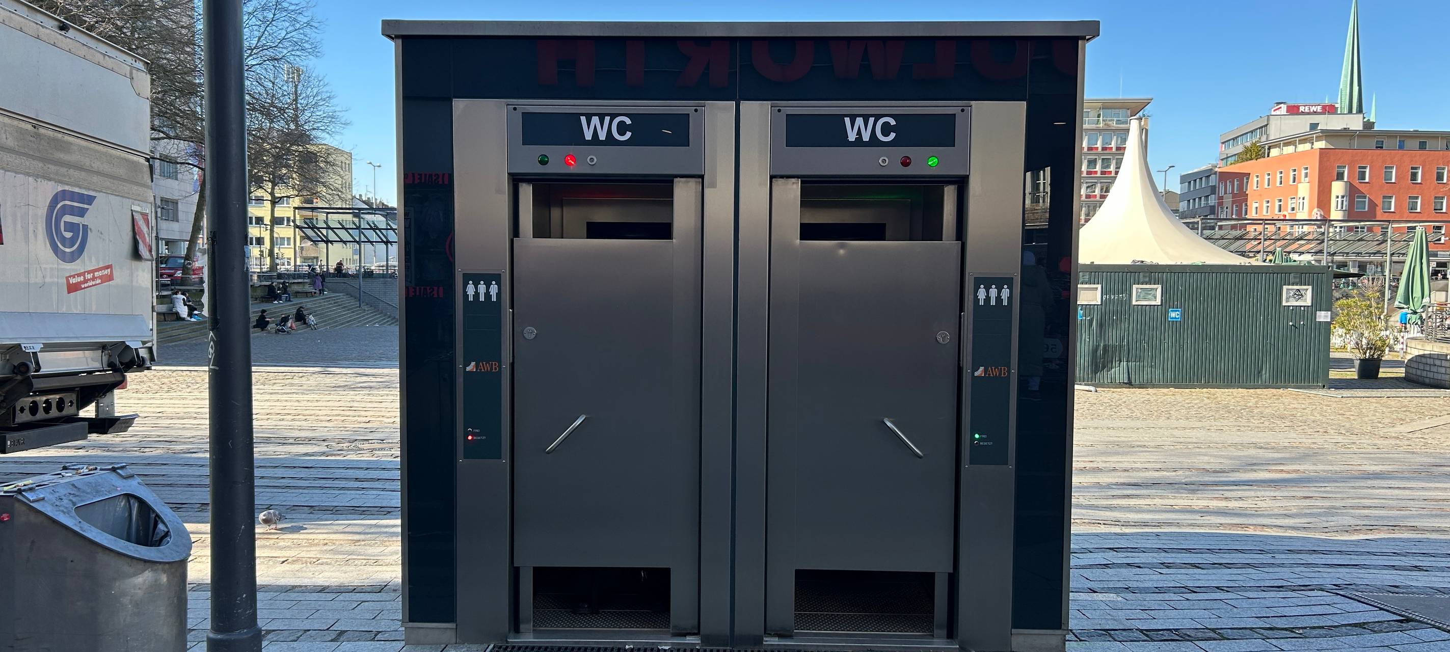 Kölner "Spanner"-Klos sollen neue Türen bekommen