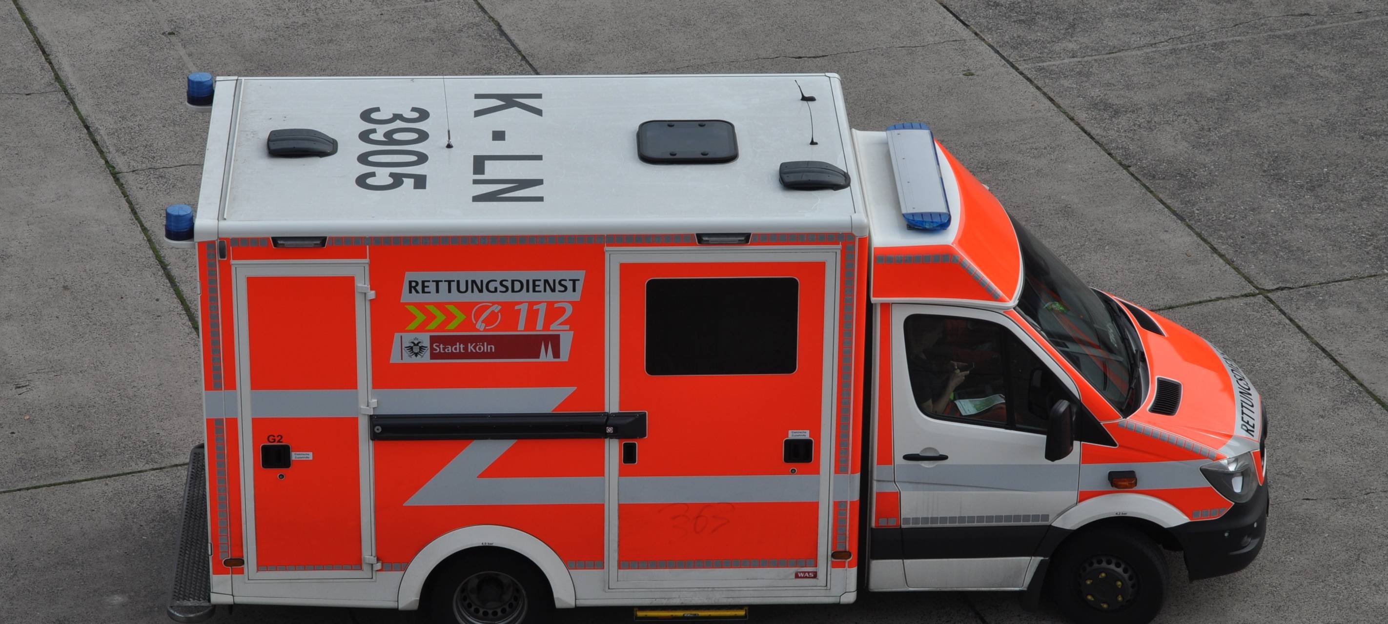Radfahrer nach Unfall in Lebensgefahr