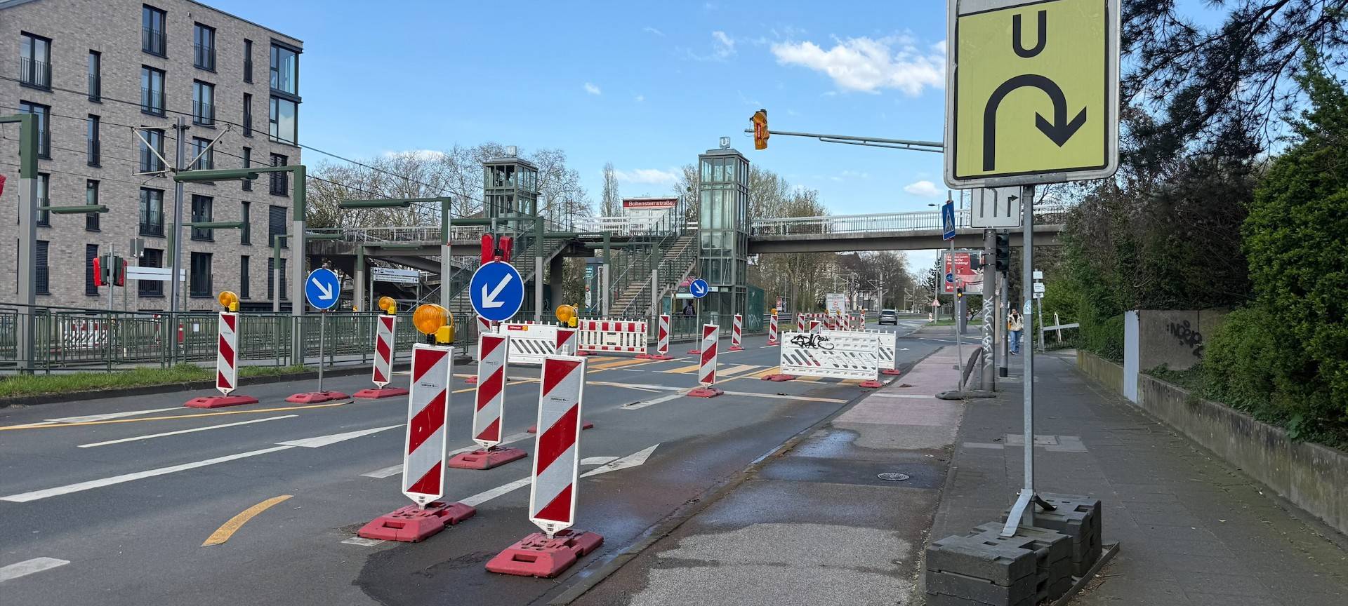 Wasserrohrbruch in Riehl - Straßensperrung