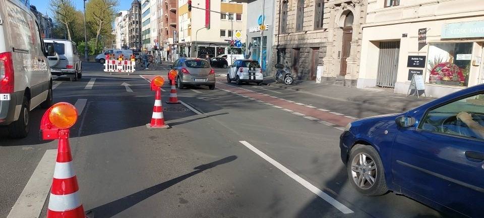 Fahrbahn am Hansaring abgesackt – Ursache scheint gefunden