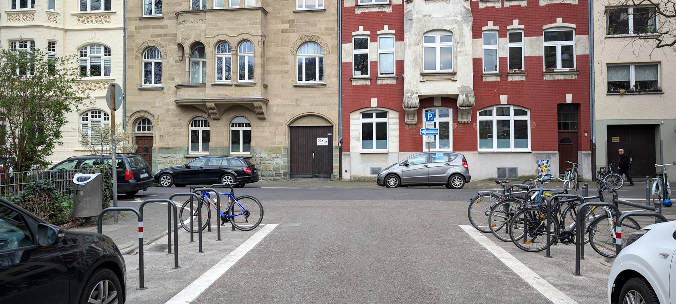 Freie Ecken sollen Kreuzungen in Veedeln übersichtlicher machen