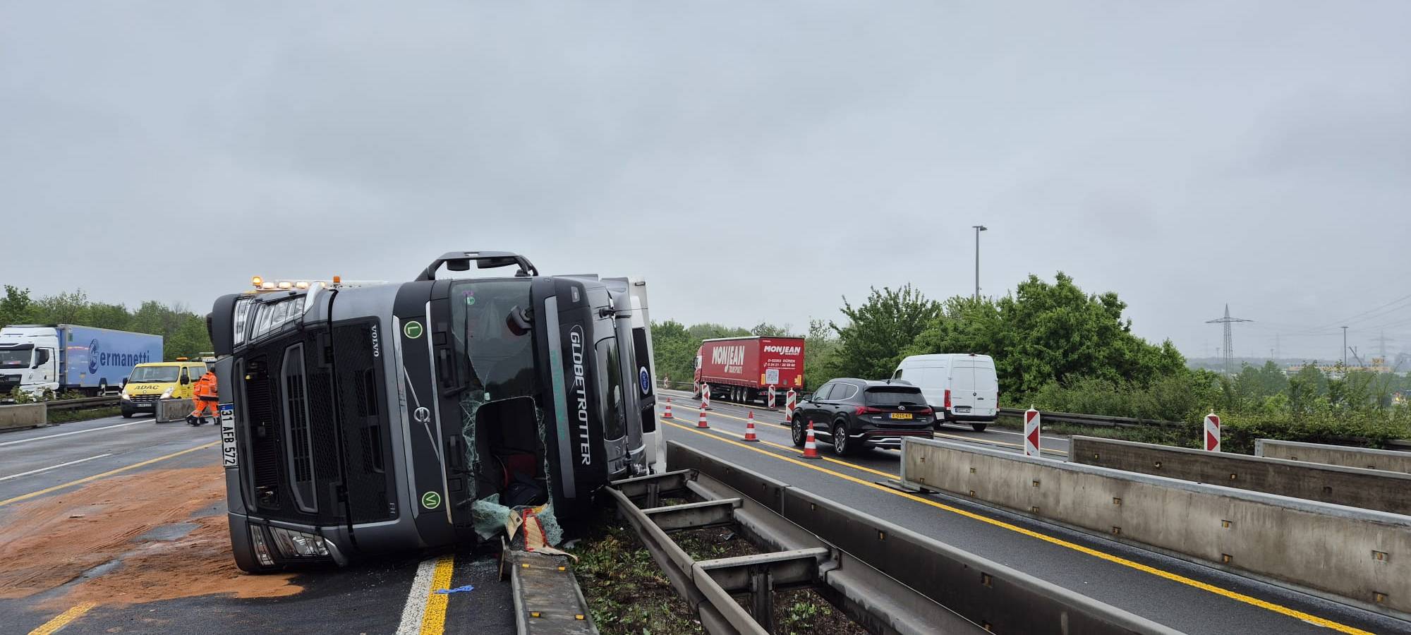 Wieder LKW auf A4 am Eifeltor verunglückt