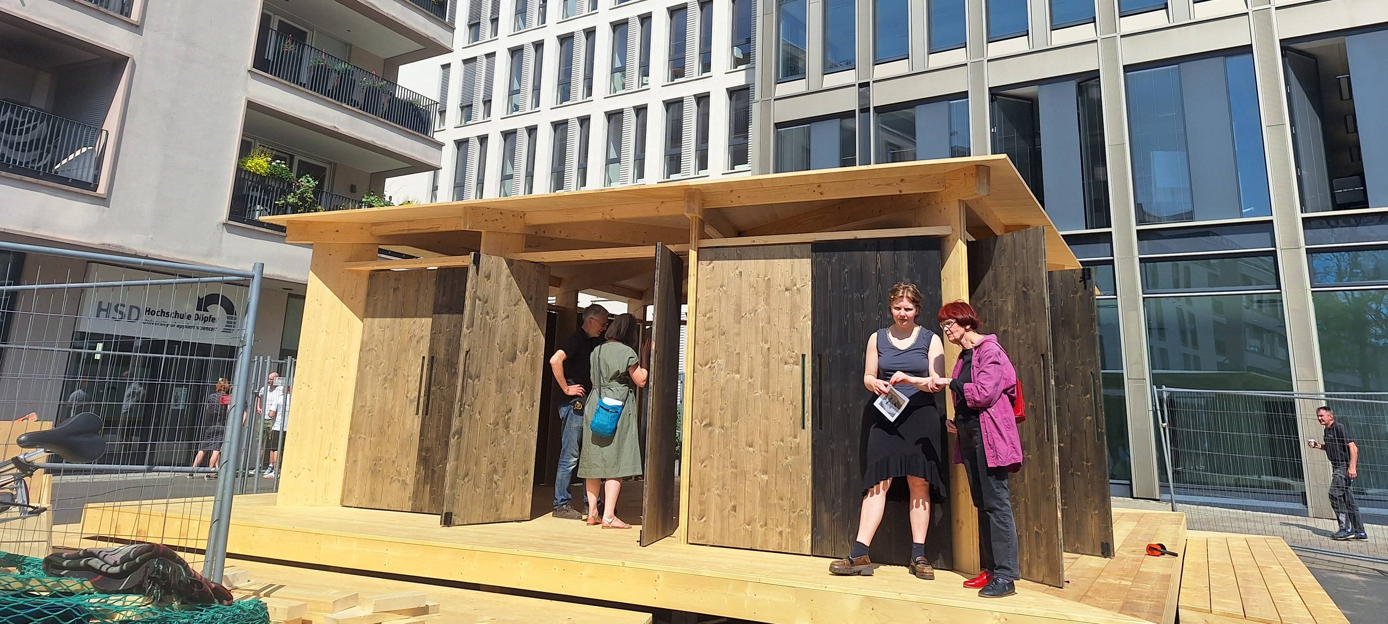 Pavillion als Erinnerungsort am Waidmarkt aufgebaut