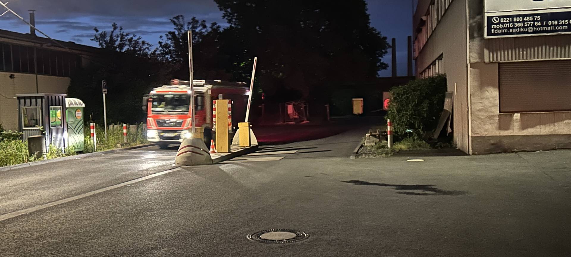 Feuer auf Großmarktgelände - Unrat stand in Flammen