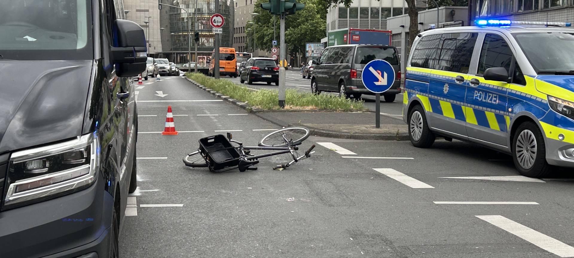 Polizei sucht Porschefahrer nach Unfallflucht