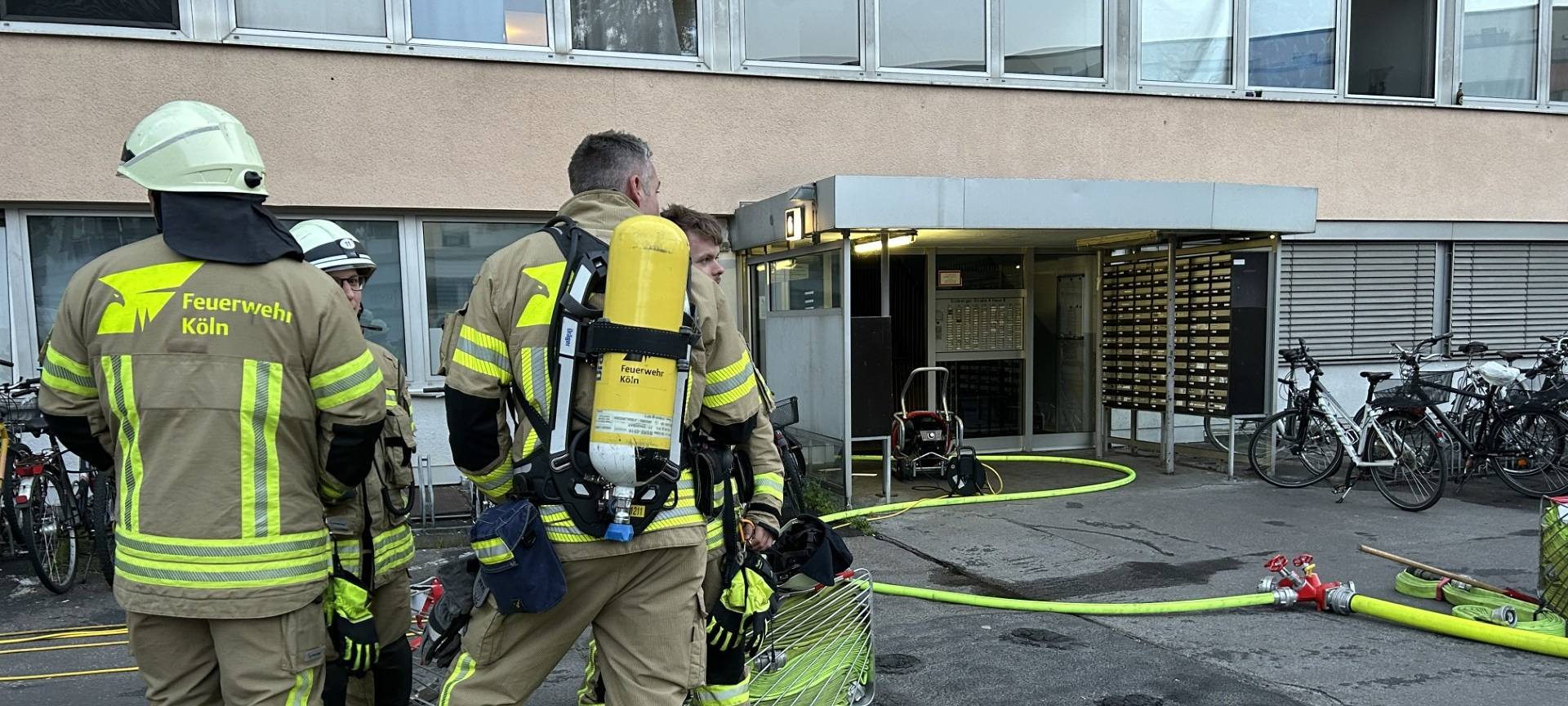 Großeinsatz nach Wohnungsbrand in Ehrenfeld