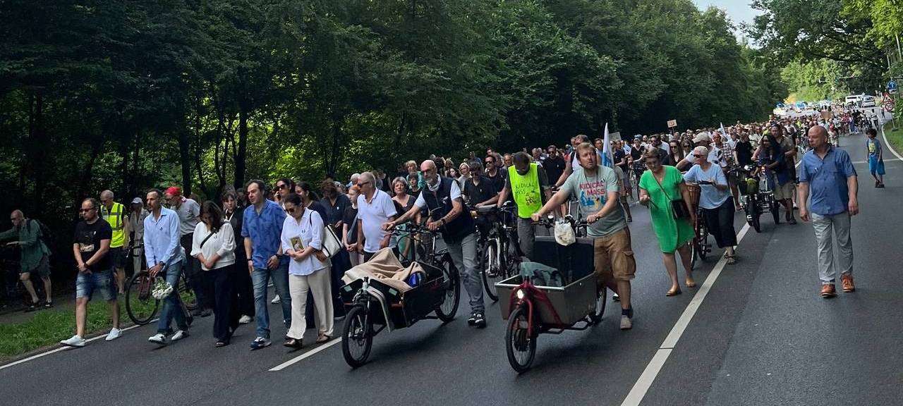 Schweigemarsch und Mahnwache nach Unfall in Hürth
