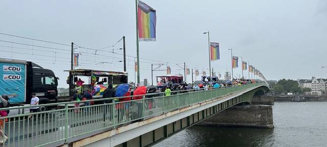 Große CSD-Demo: "Für Queerrechte – Viele. Gemeinsam. Stark!"