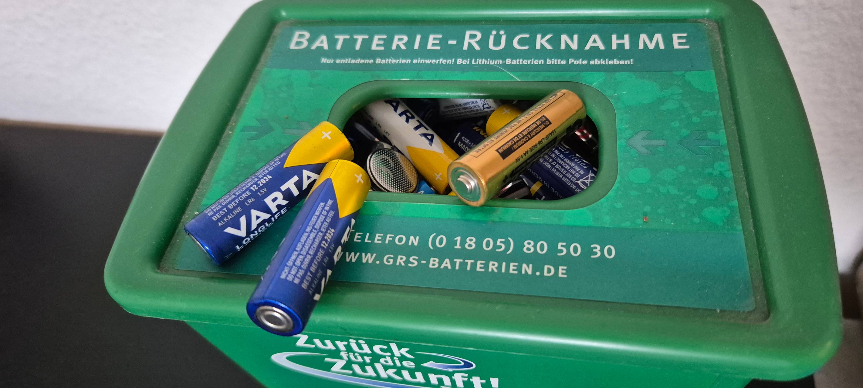 AWB informiert über richtigen Umgang mit Akkus und Batterien