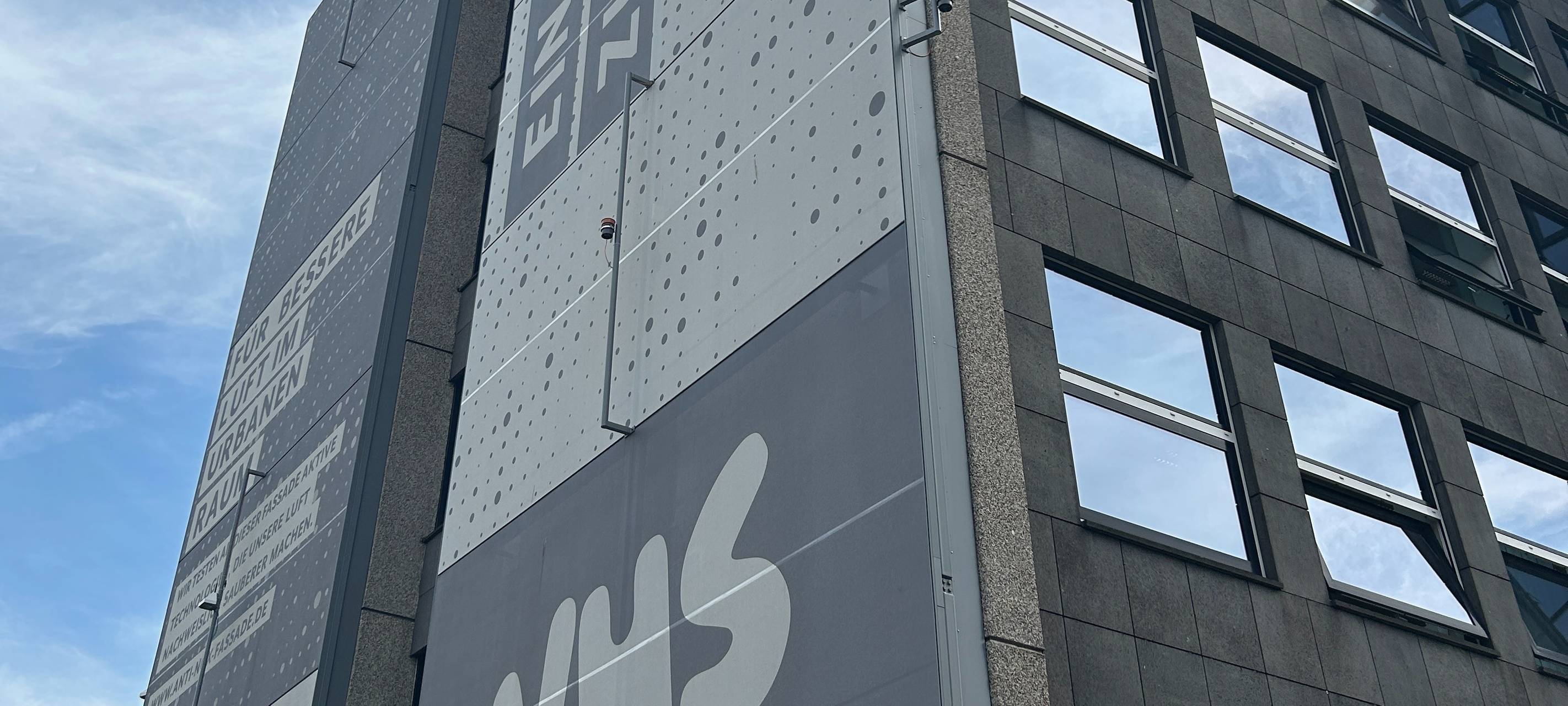 Pilotprojekt an der VHS beendet: Klimafassade wird abgebaut
