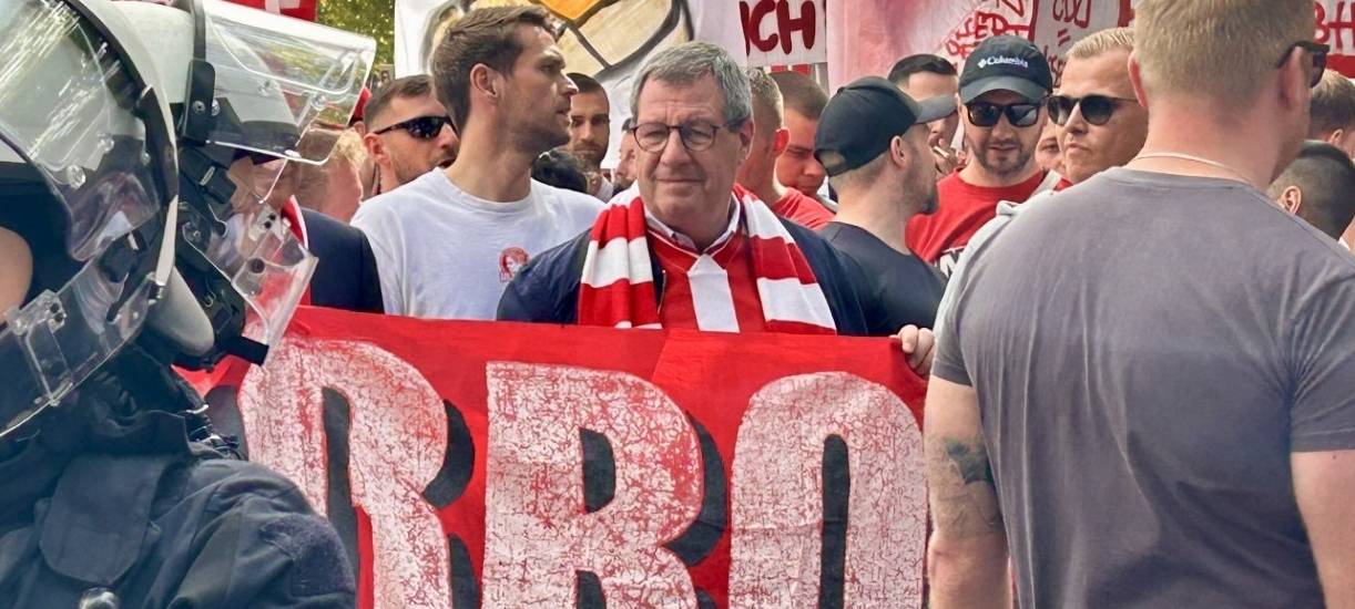 FC-Fans demonstrieren für den Ausbau des Geißbockheims