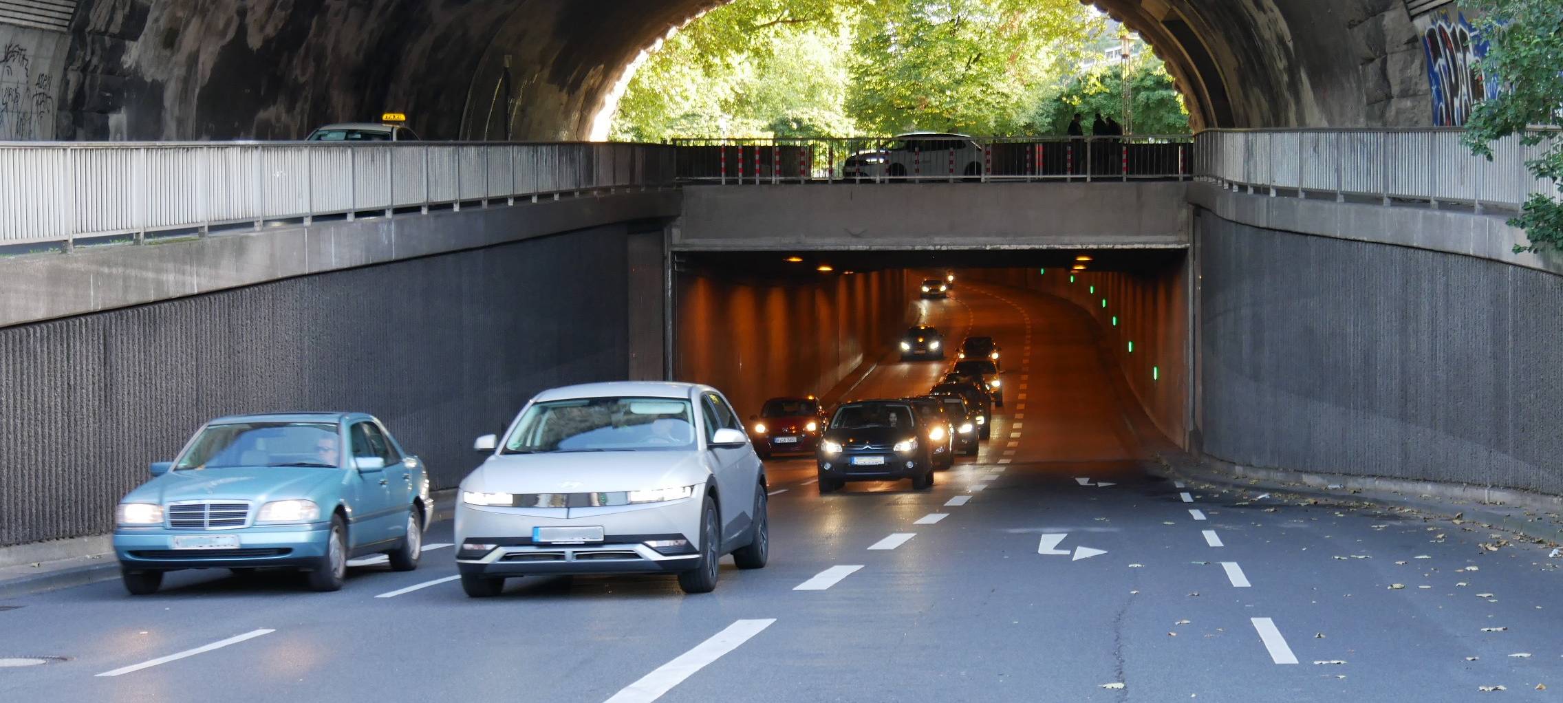 Kommt Tempo 30 auf der Rheinuferstraße?