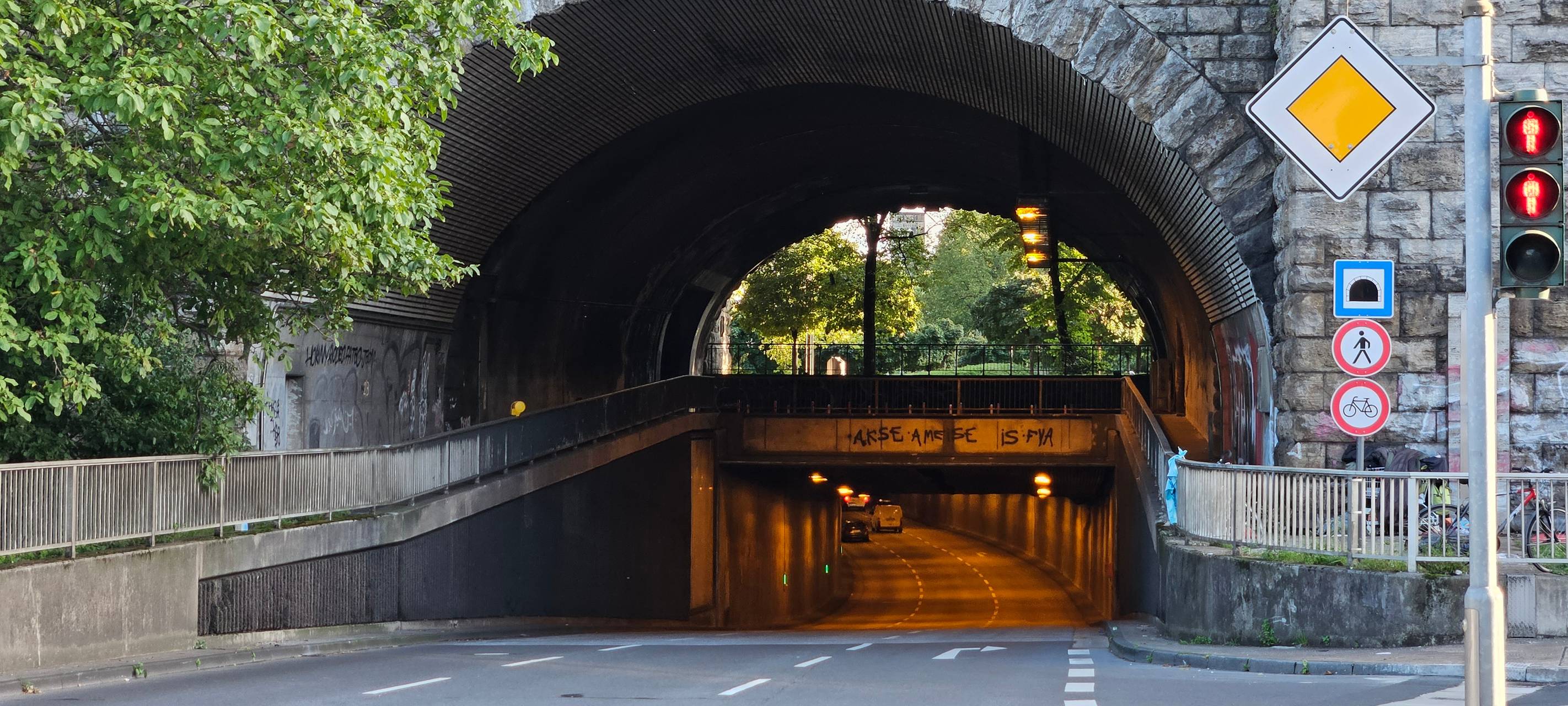 AWB schrubbt Straßentunnel