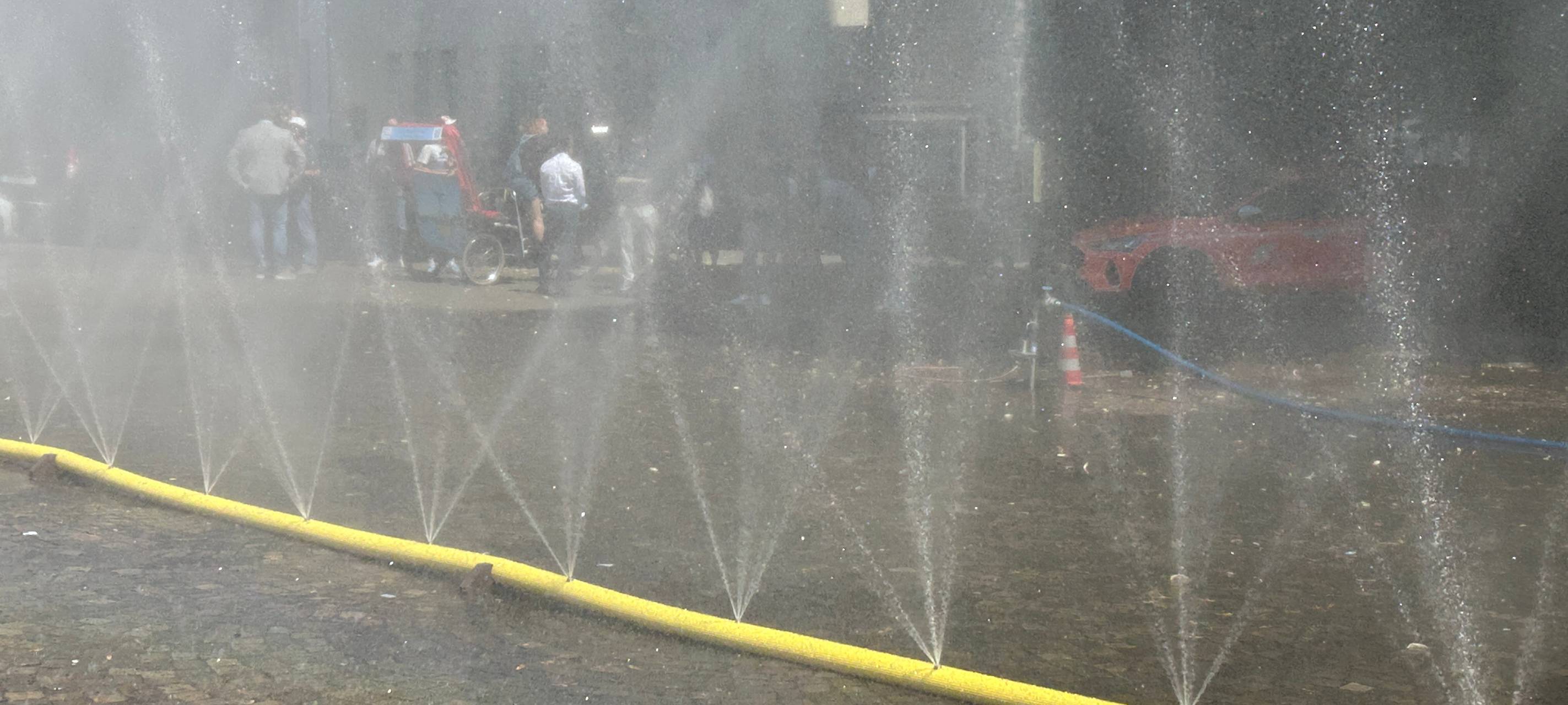 Coolspot statt Hotspot: Wieder Wasserdusche auf dem Rudolfplatz