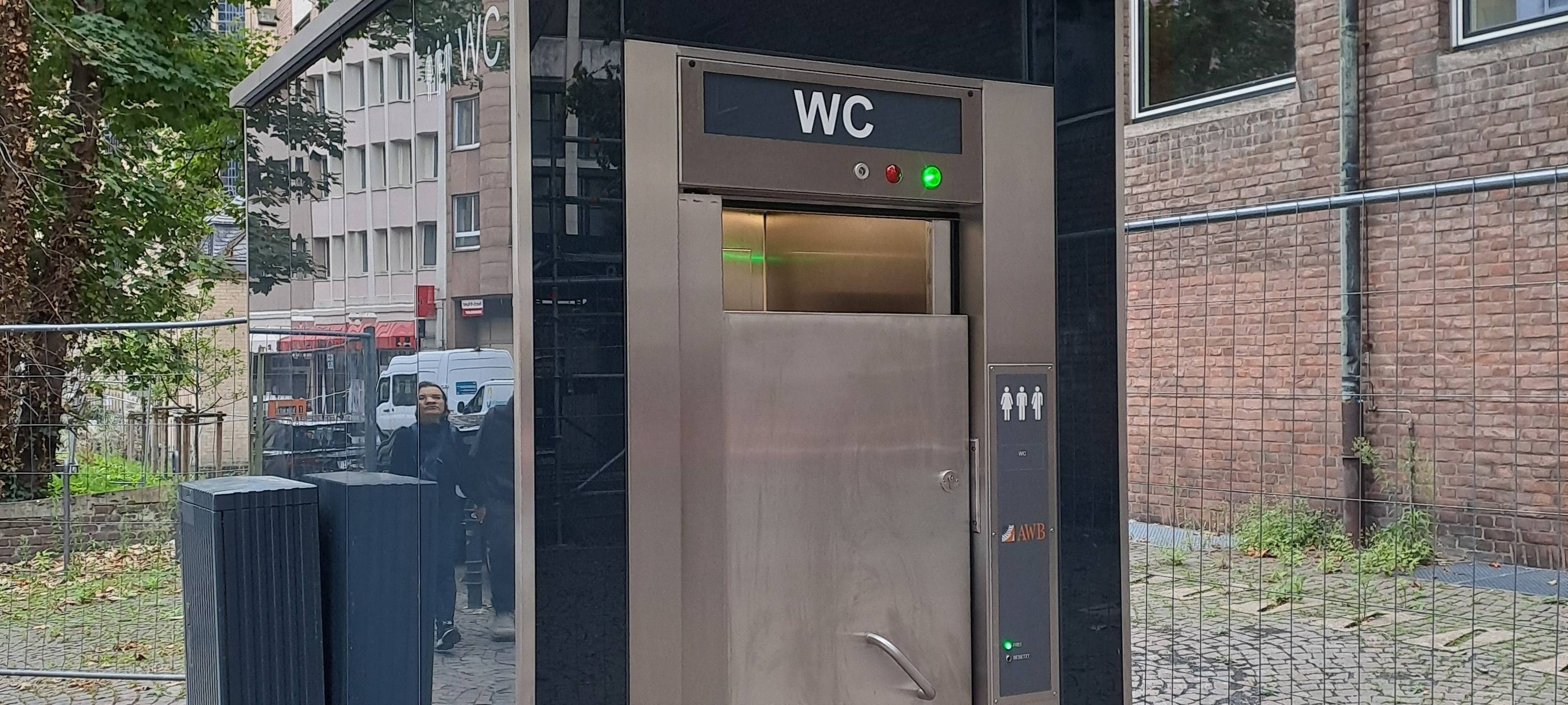 Neue Öffentliche Toilette ohne Privatsphäre