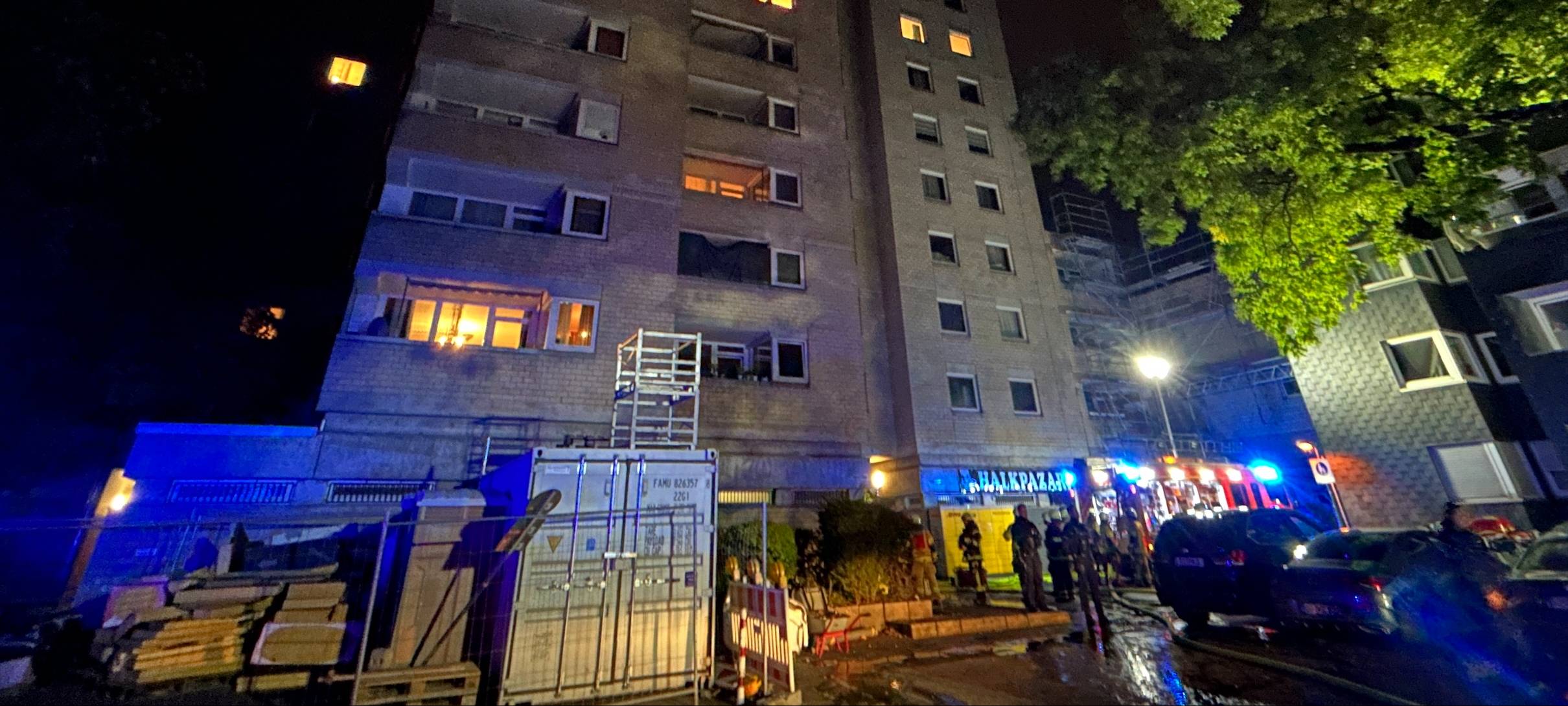 Brand in Seeberger Supermarkt - Hochhaus evakuiert