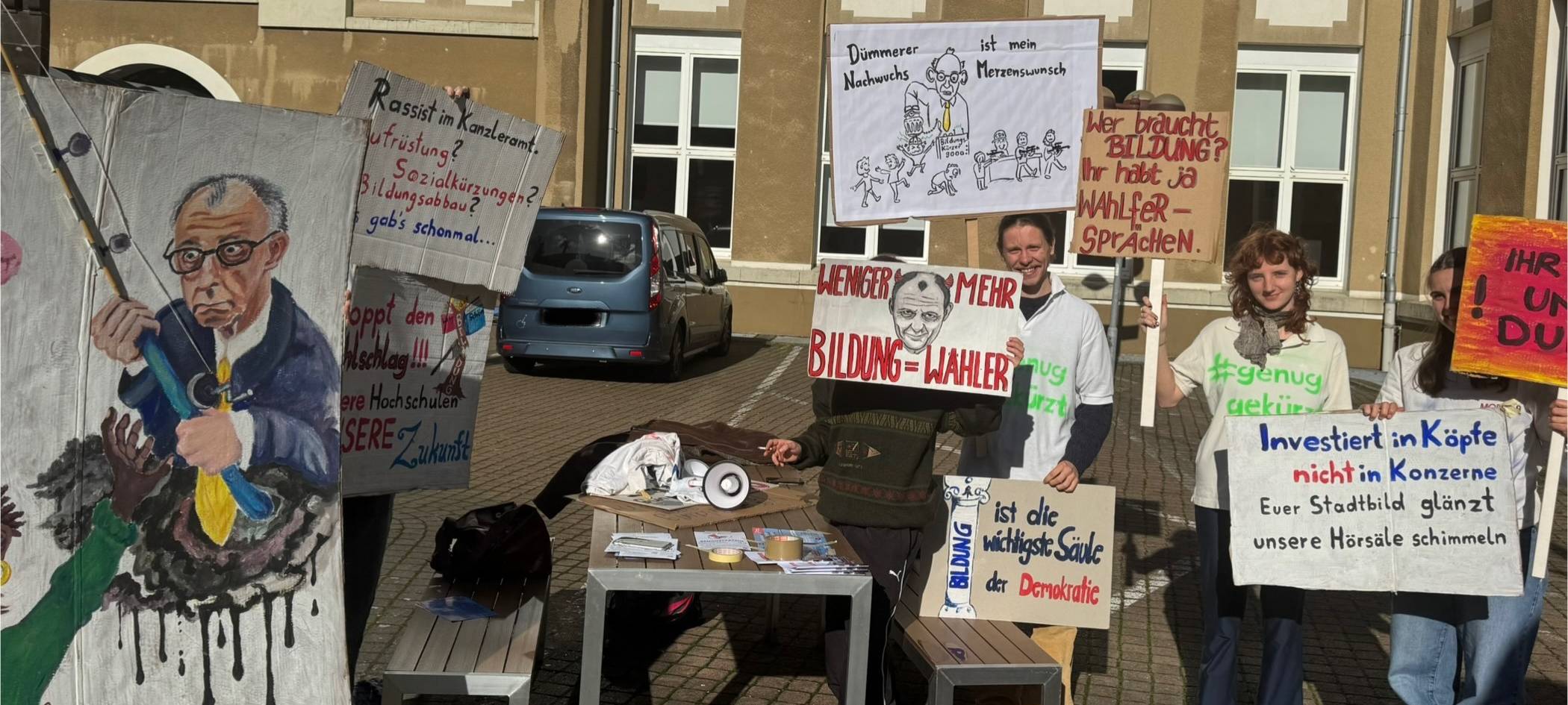 Gegen Kürzungen: Studierende besetzen Hörsaal