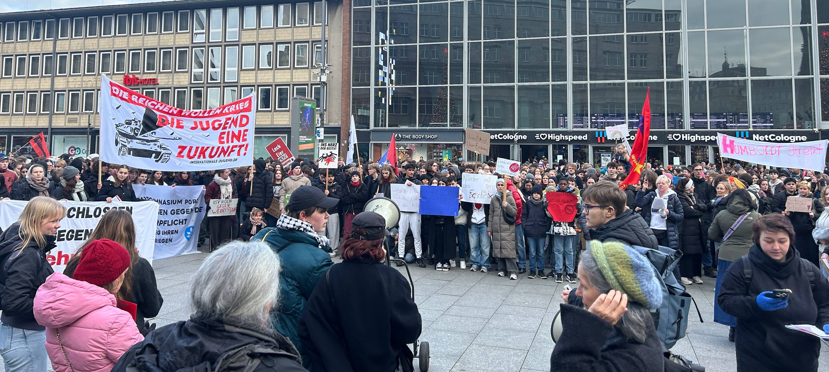 Kölner Schüler demonstrieren gegen Wehrdienstpläne