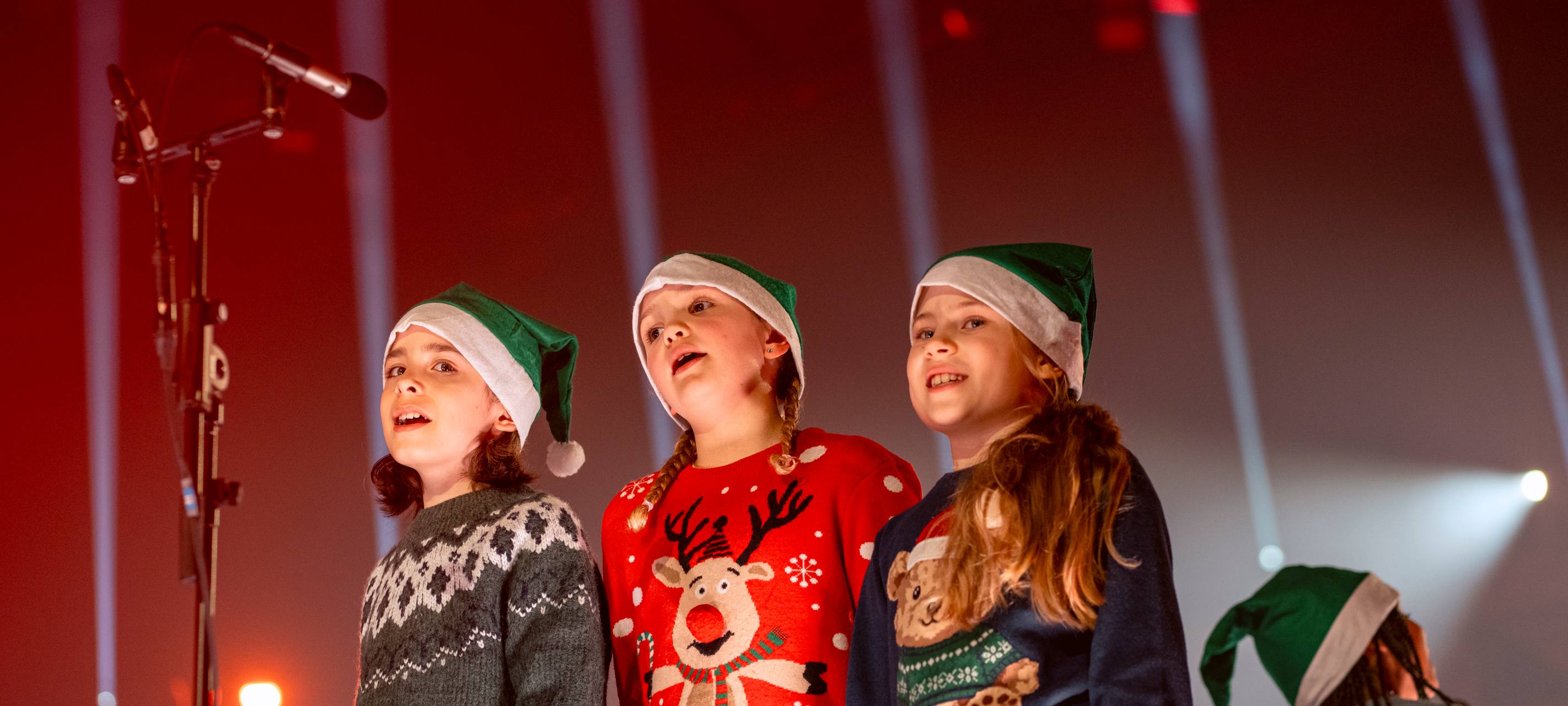 8000 Kinder und Eltern singen in der Arena