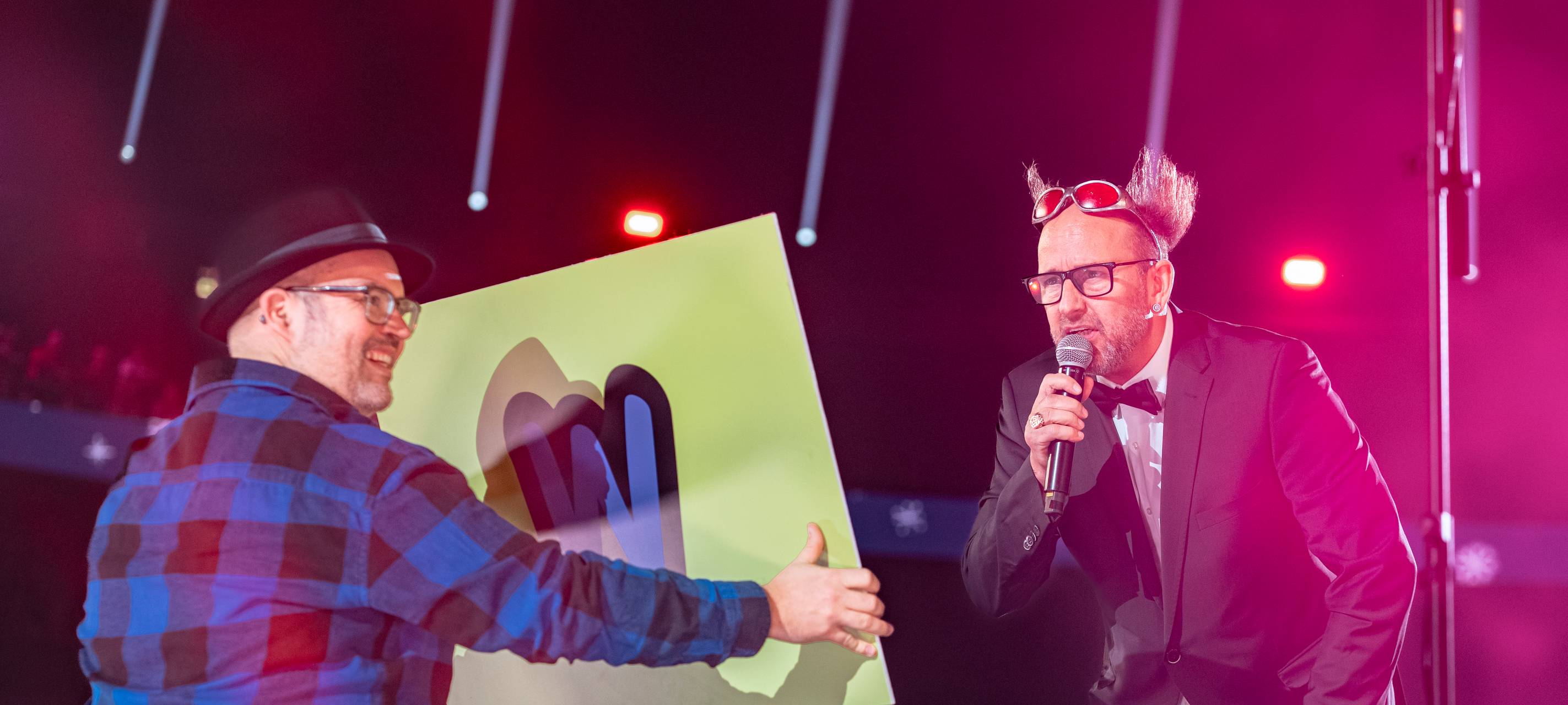8000 Kinder und Eltern singen in der Arena