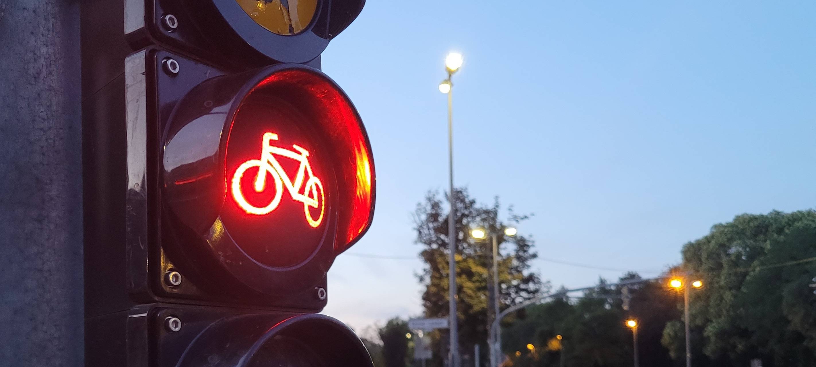 Sanierung des maroden Radwegs am Militärring angekündigt